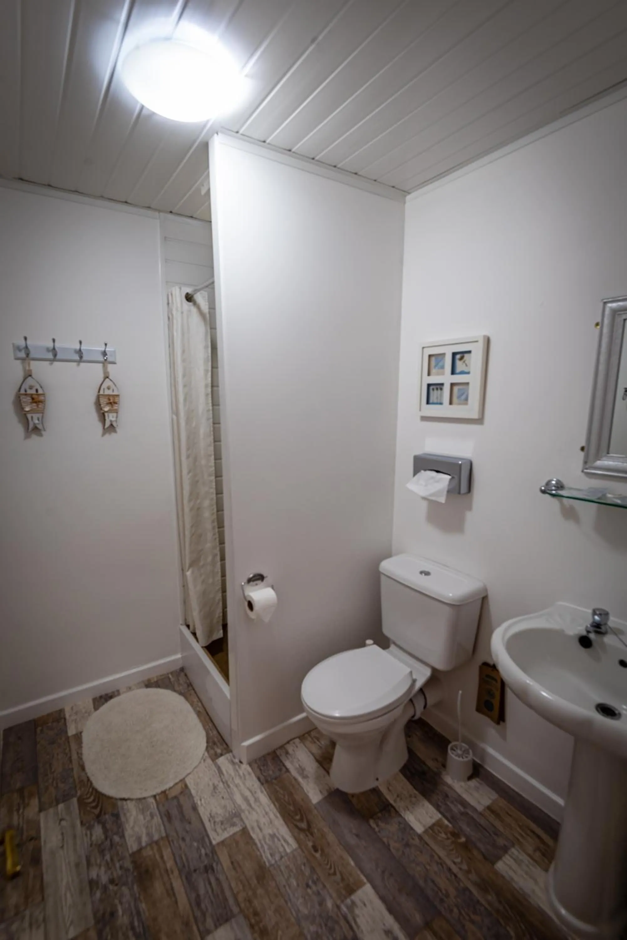 Bathroom in Aarondale Guest House