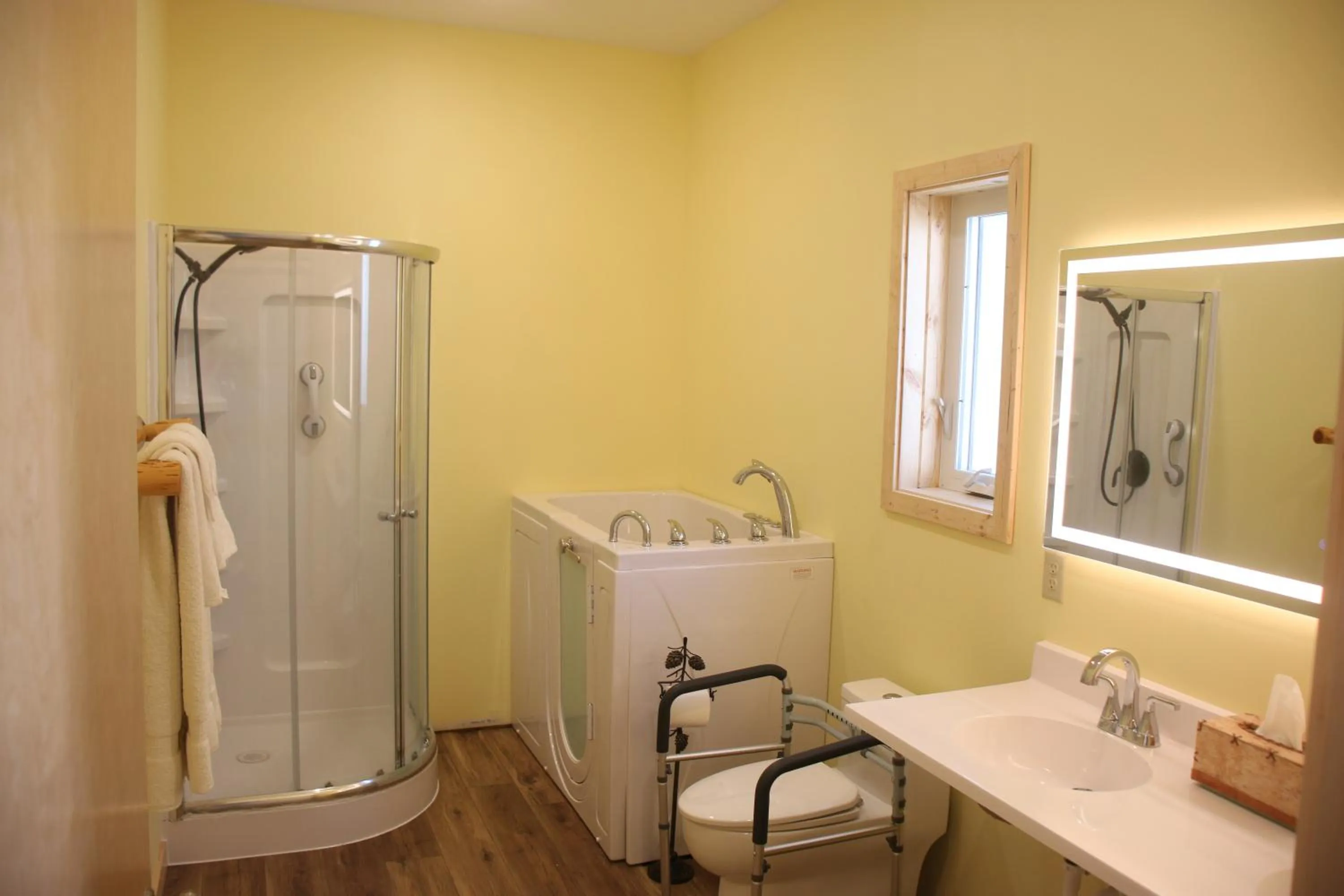 Shower in Leech Lake Resort Bed & Breakfast