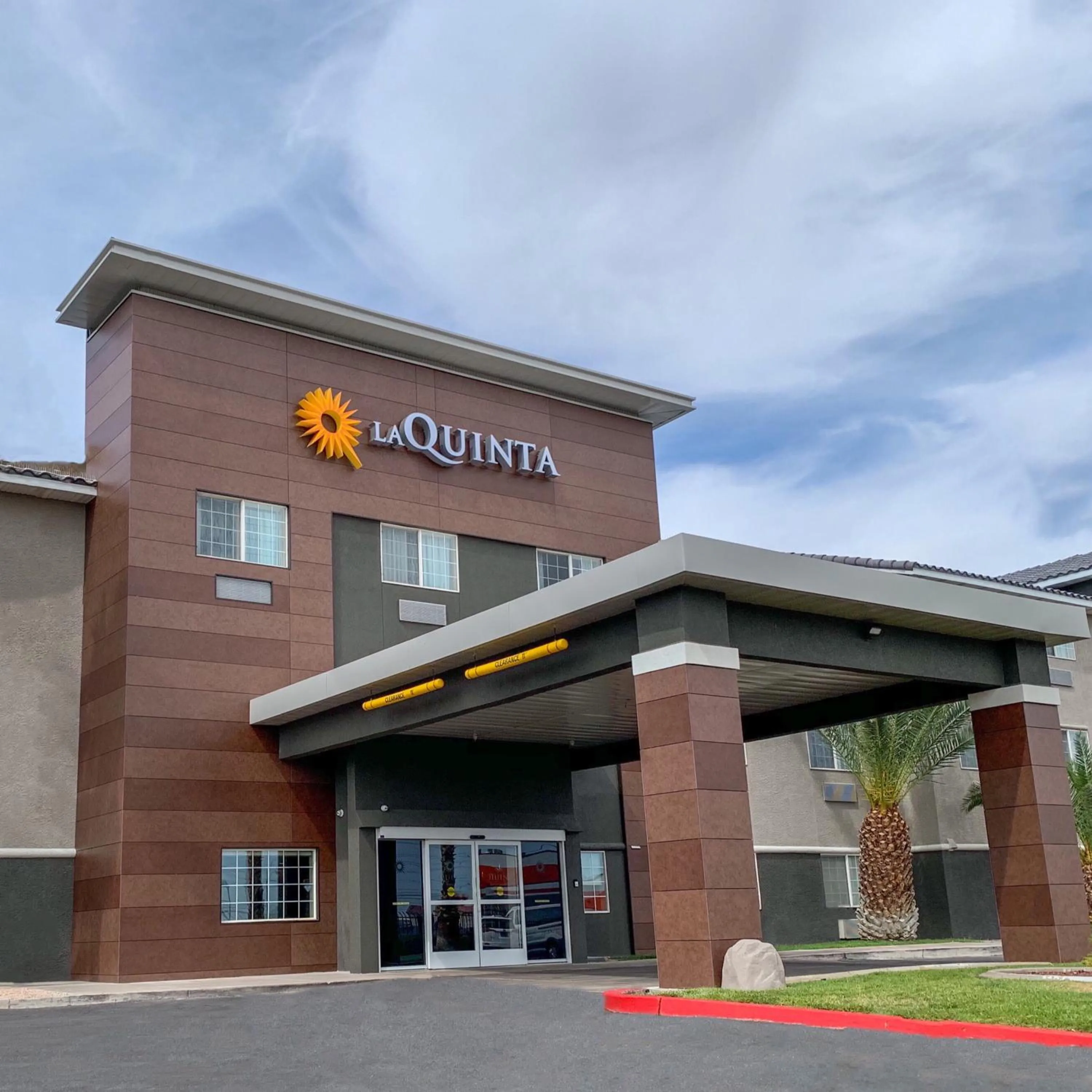 Property building in La Quinta Inn & Suites by Wyndham Las Vegas Nellis