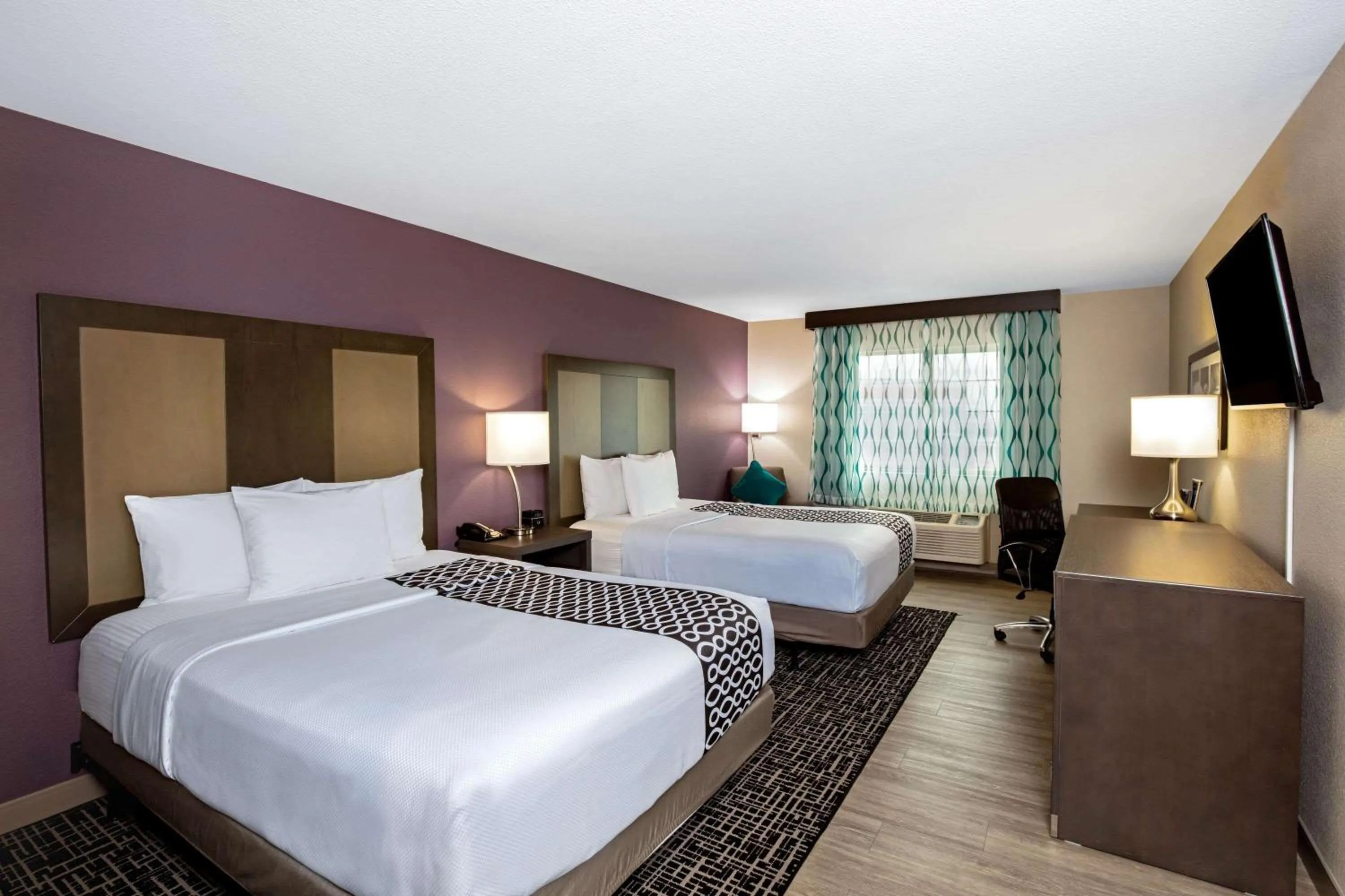 TV and multimedia, Bed in La Quinta Inn & Suites by Wyndham Las Vegas Nellis