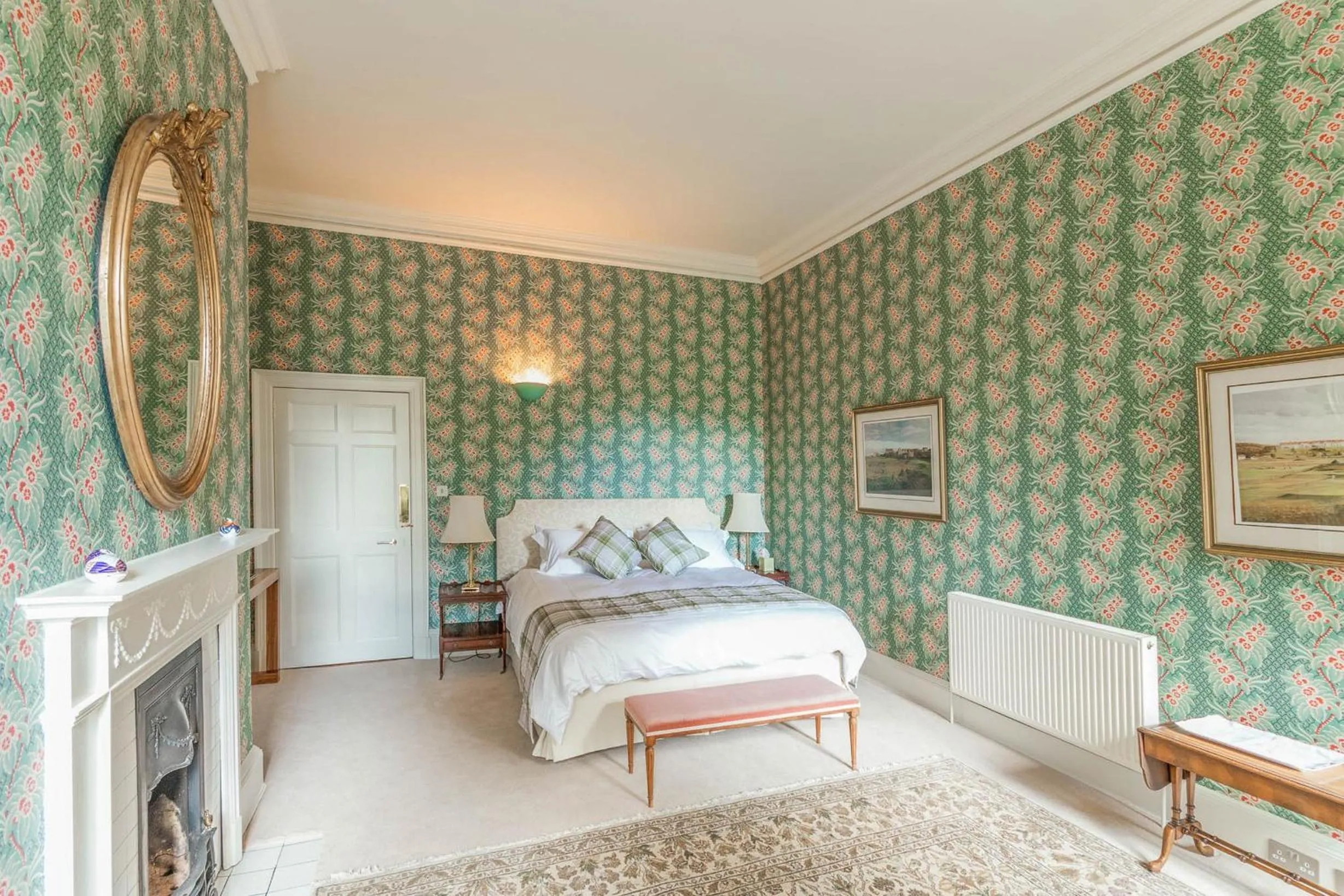 Deluxe King Room in Blervie House