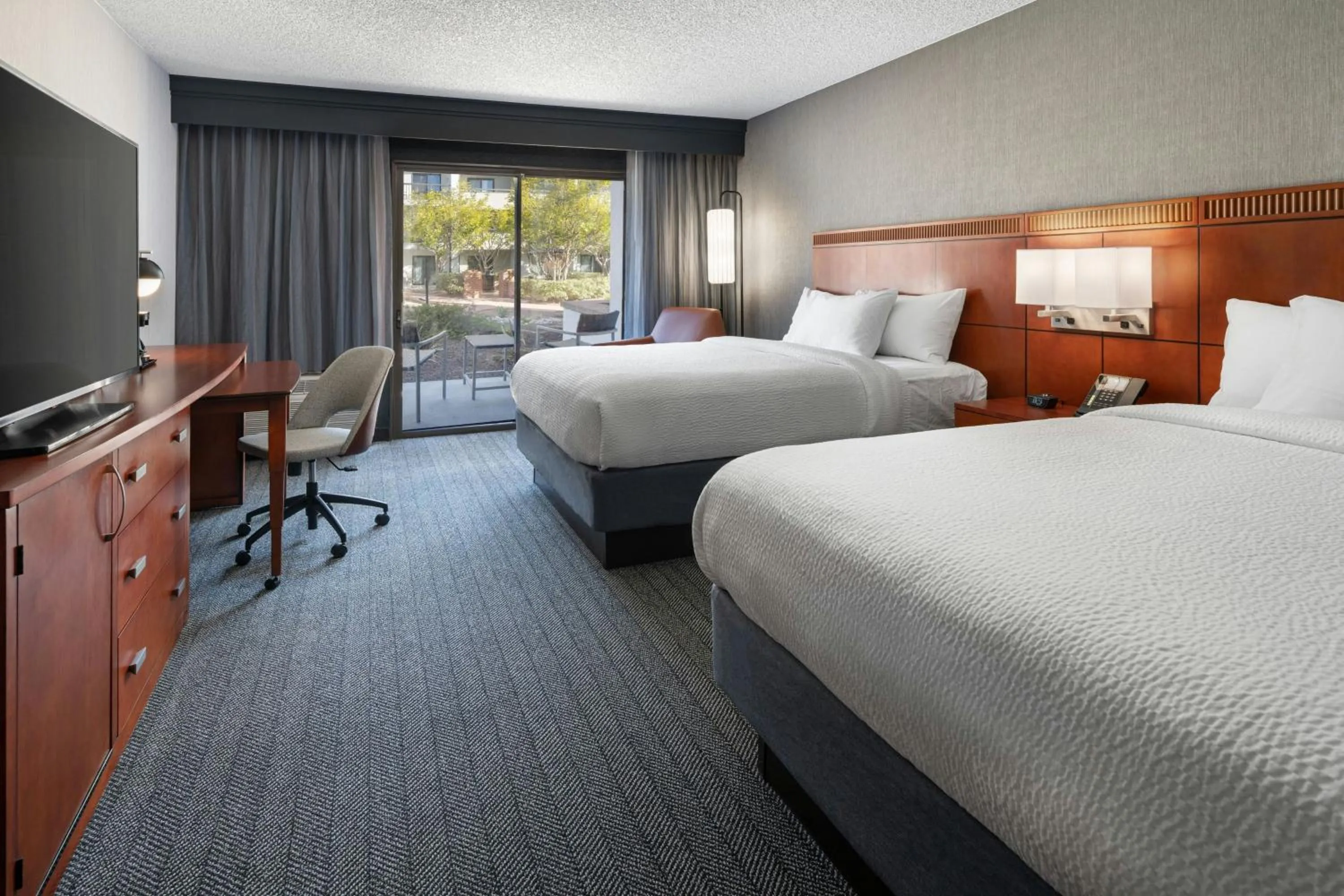 Photo of the whole room, Bed in Courtyard Los Angeles Torrance/Palos Verdes