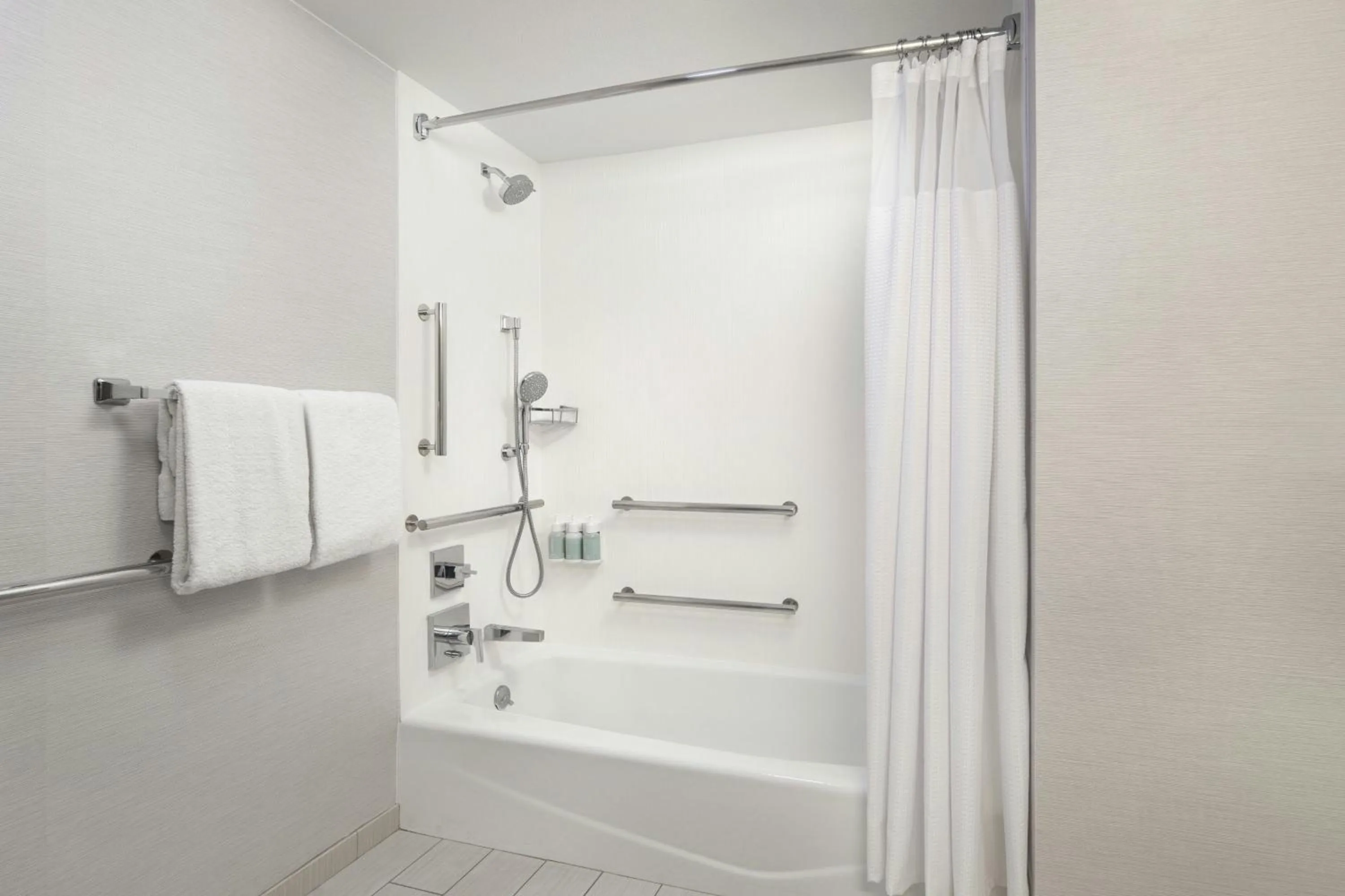 Bathroom in Courtyard Los Angeles Torrance/Palos Verdes