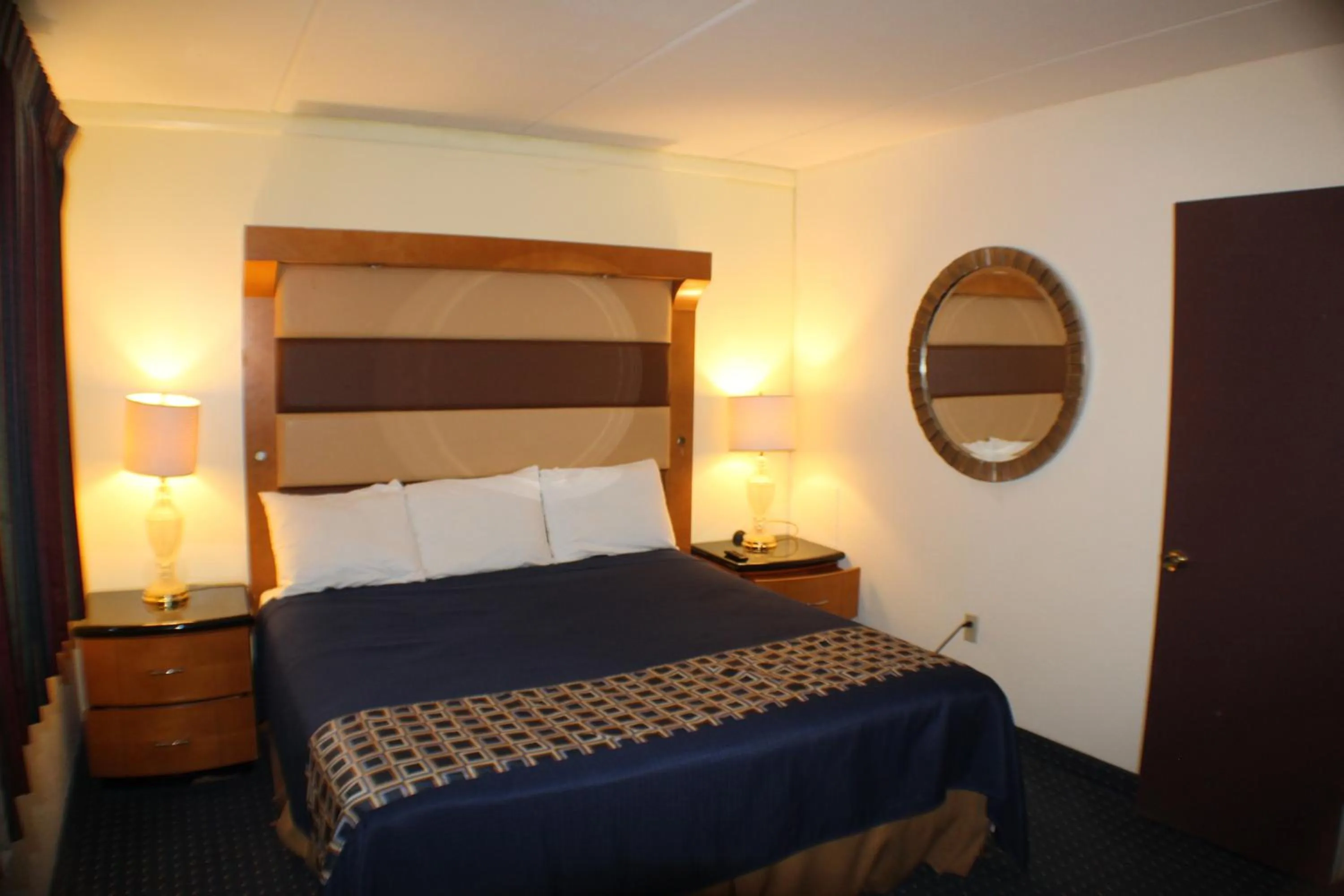 Bed in Americas Best Value Inn Geneva