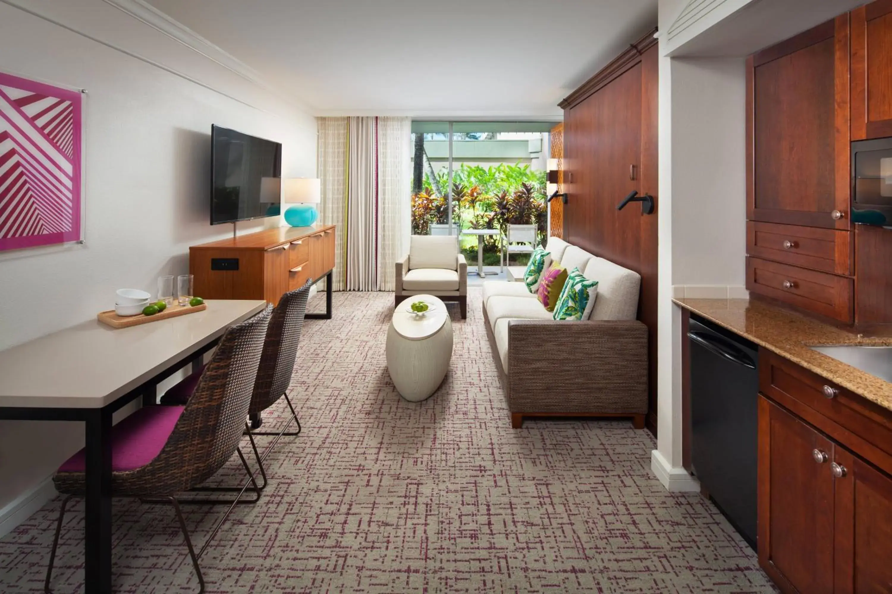 Queen Studio with Garden View in Marriott's Kaua'i Beach Club Queen Studio with Garden View in Marriott's Kaua'i Beach Club