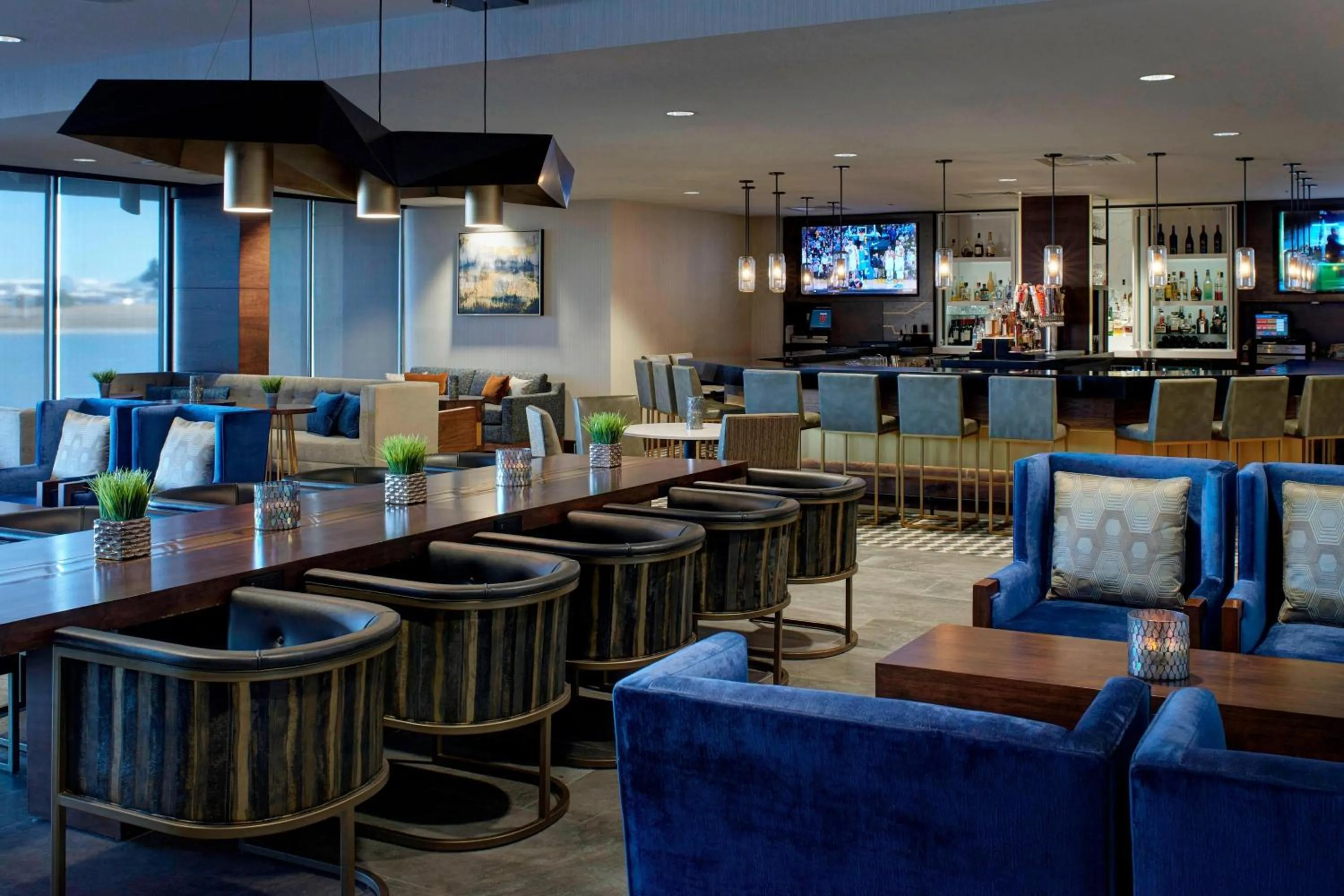 Lounge or bar in Kansas City Airport Marriott