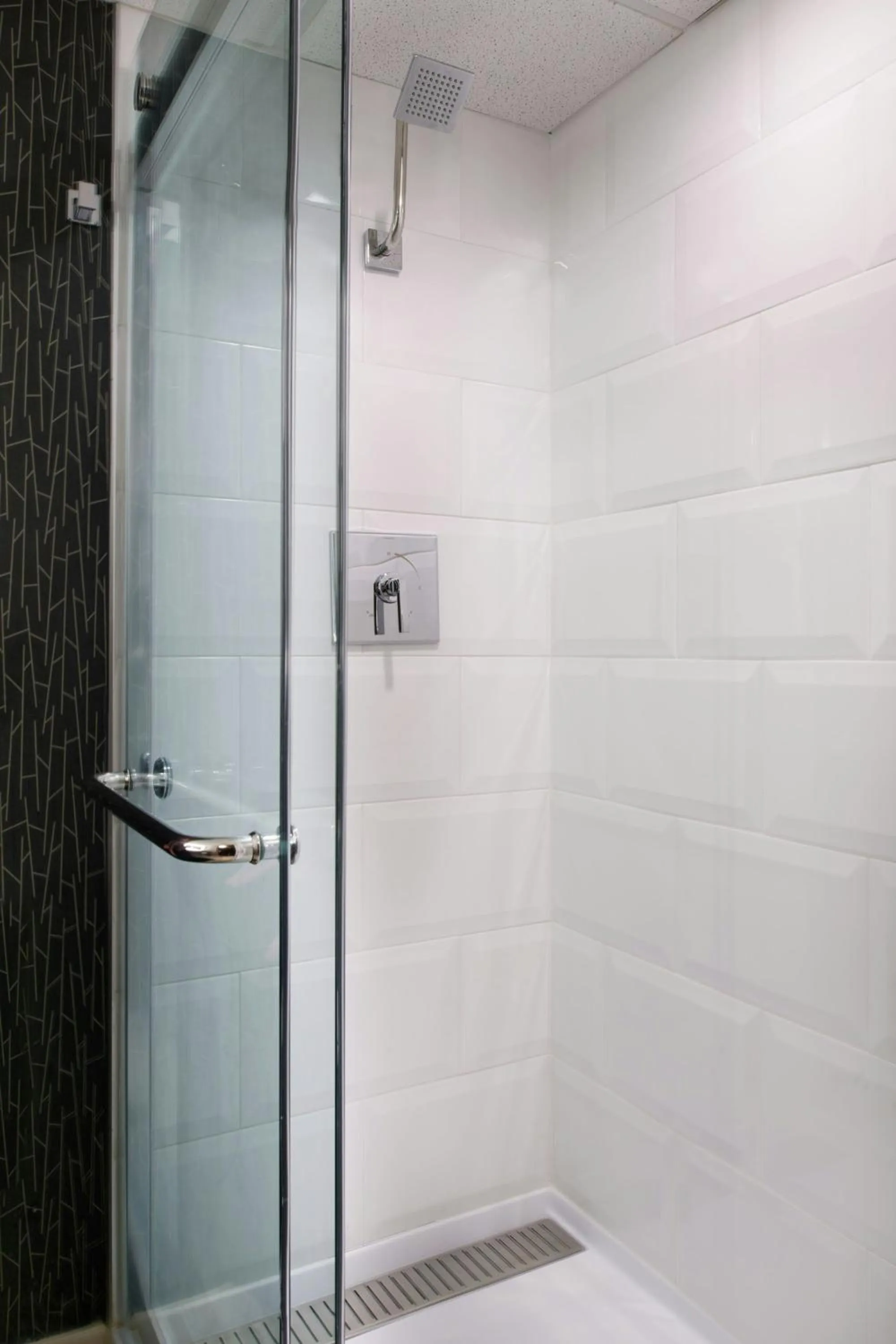 Bathroom in Kansas City Airport Marriott