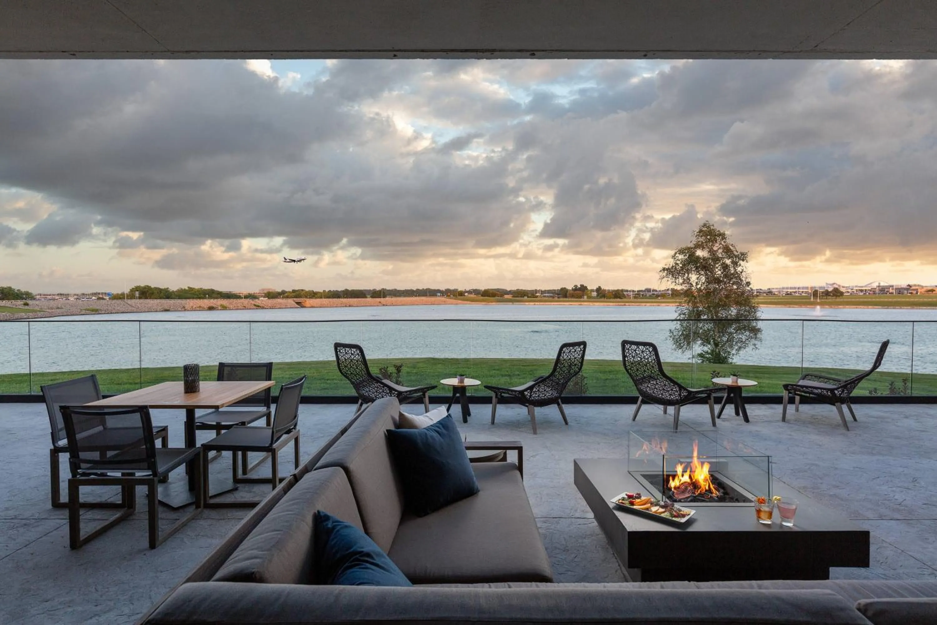 Restaurant/places to eat in Kansas City Airport Marriott