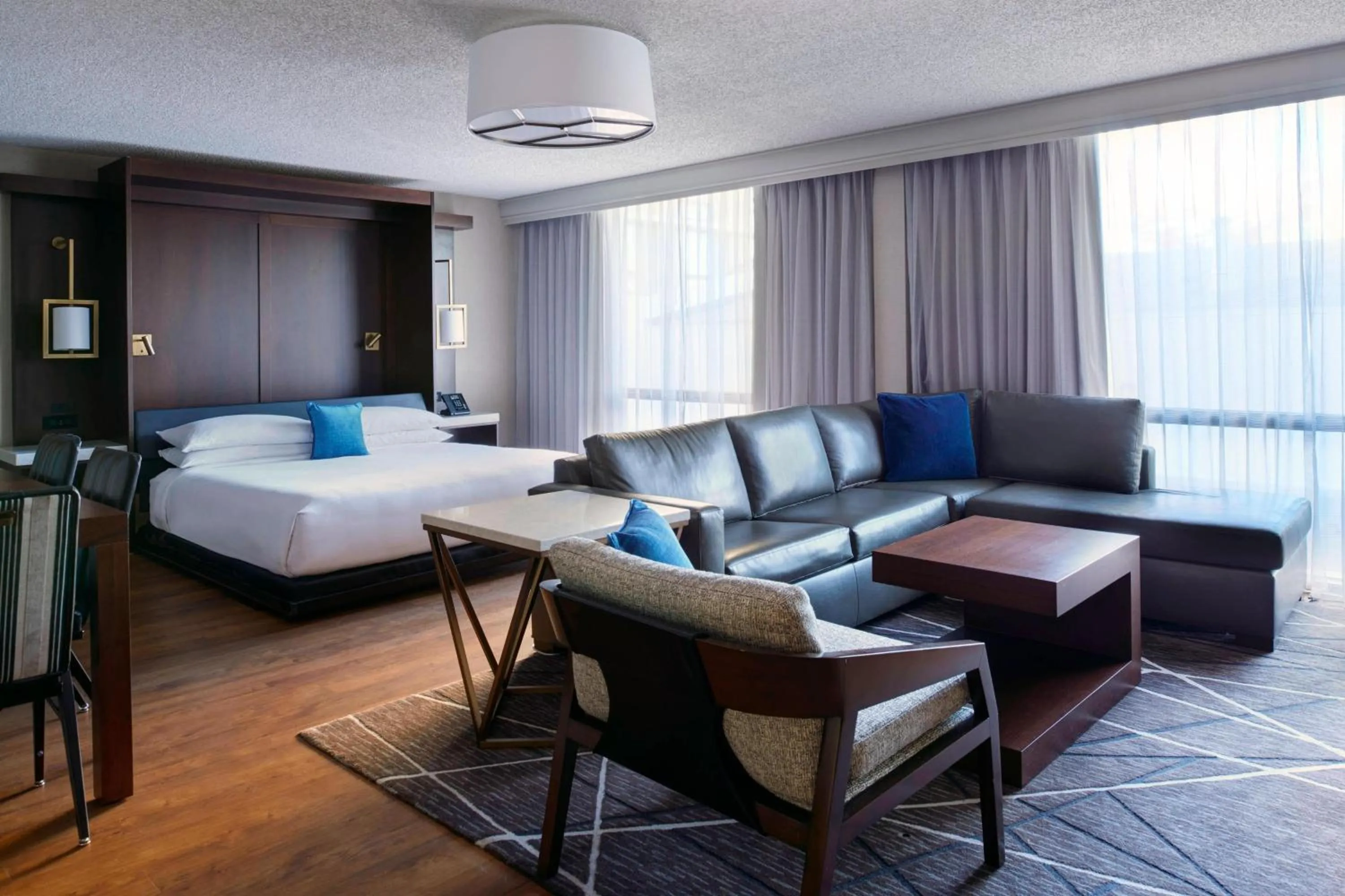 Bedroom, Bed in Kansas City Airport Marriott