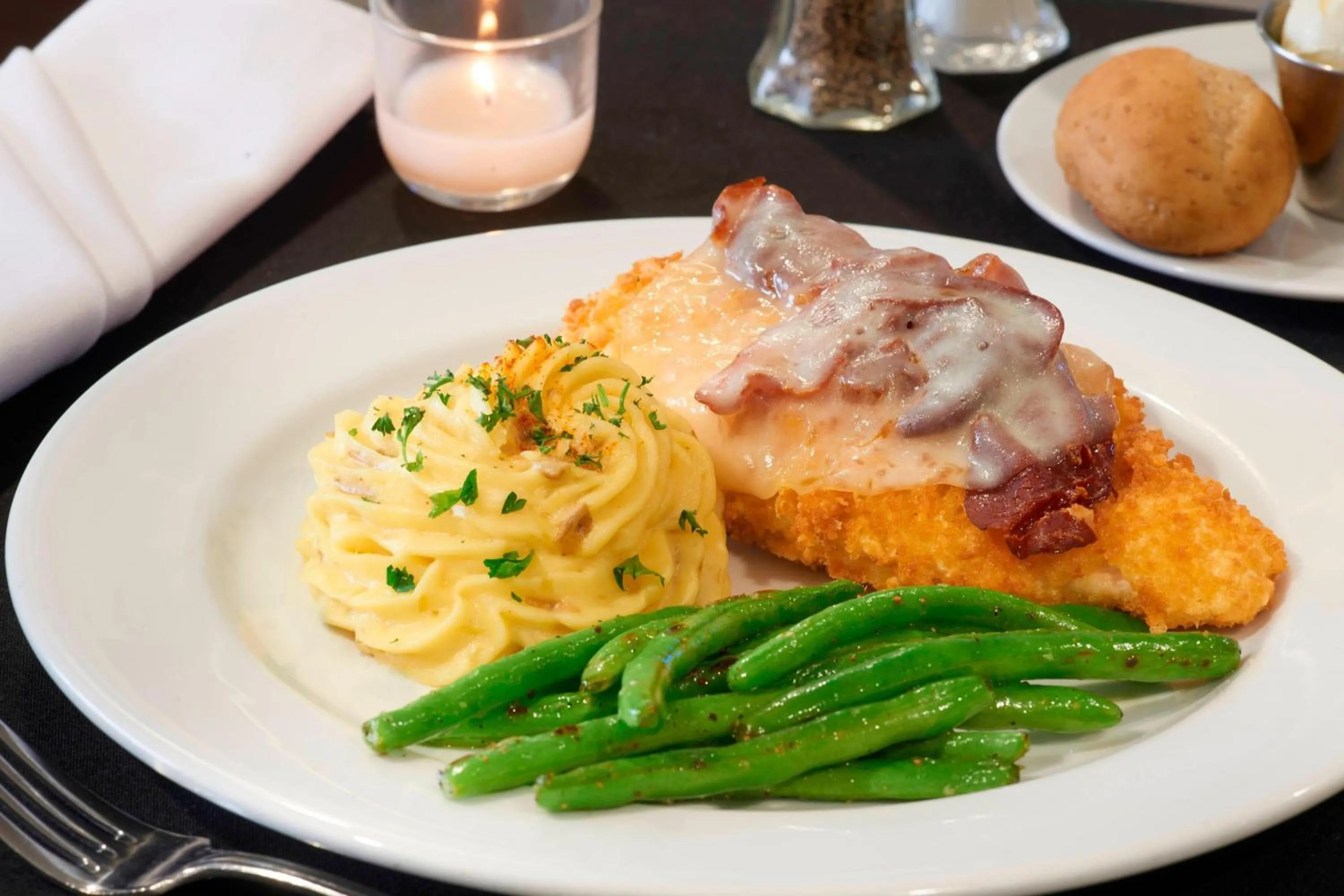 Restaurant/places to eat in Kansas City Airport Marriott