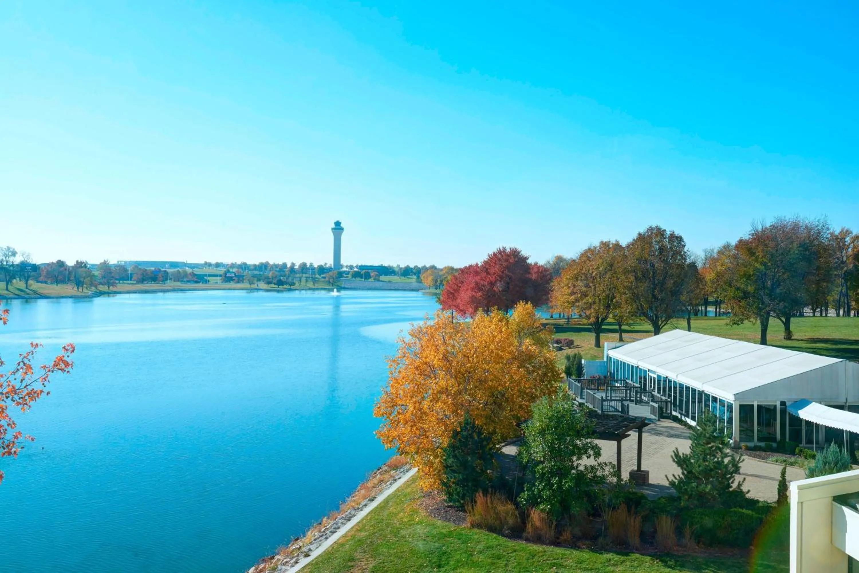 Bedroom in Kansas City Airport Marriott