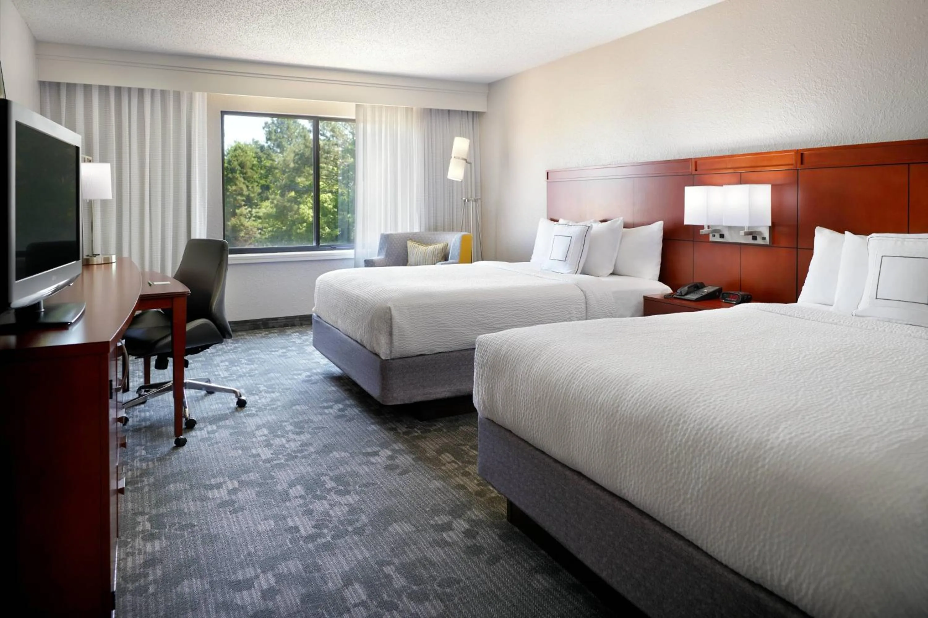 Photo of the whole room, Bed in Courtyard by Marriott Macon
