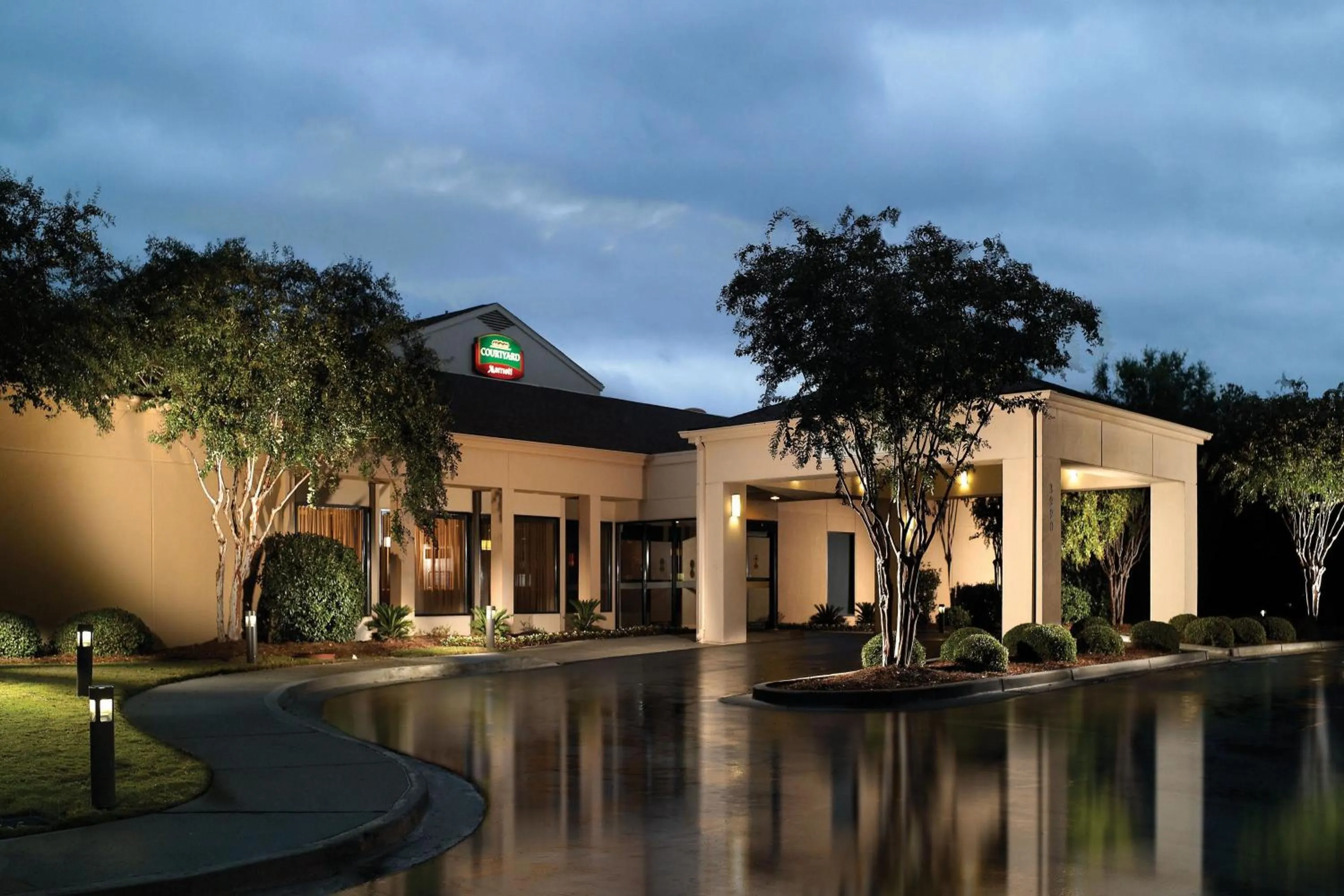 Property building in Courtyard by Marriott Macon