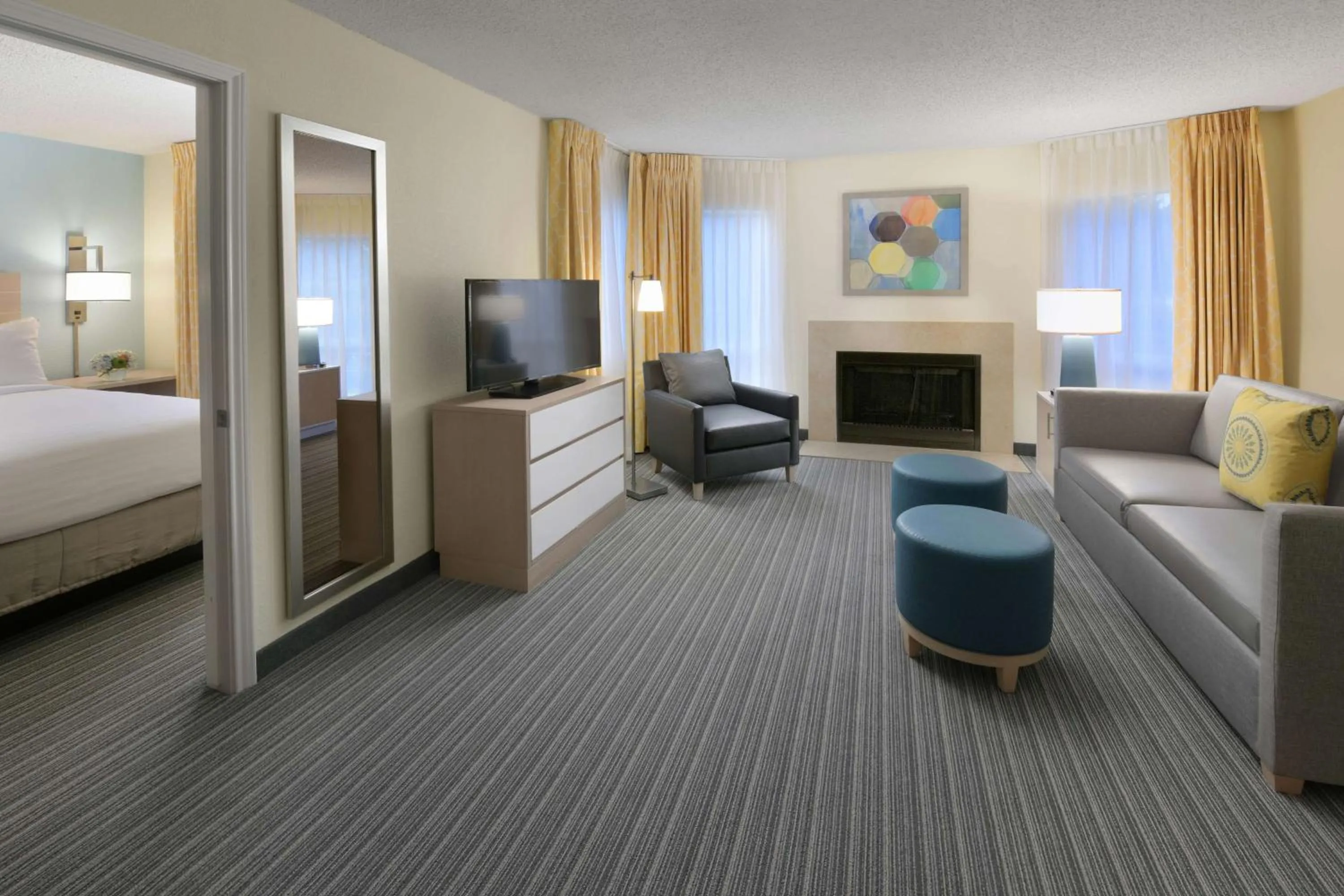 Photo of the whole room, Bed in Sonesta ES Suites Montgomery