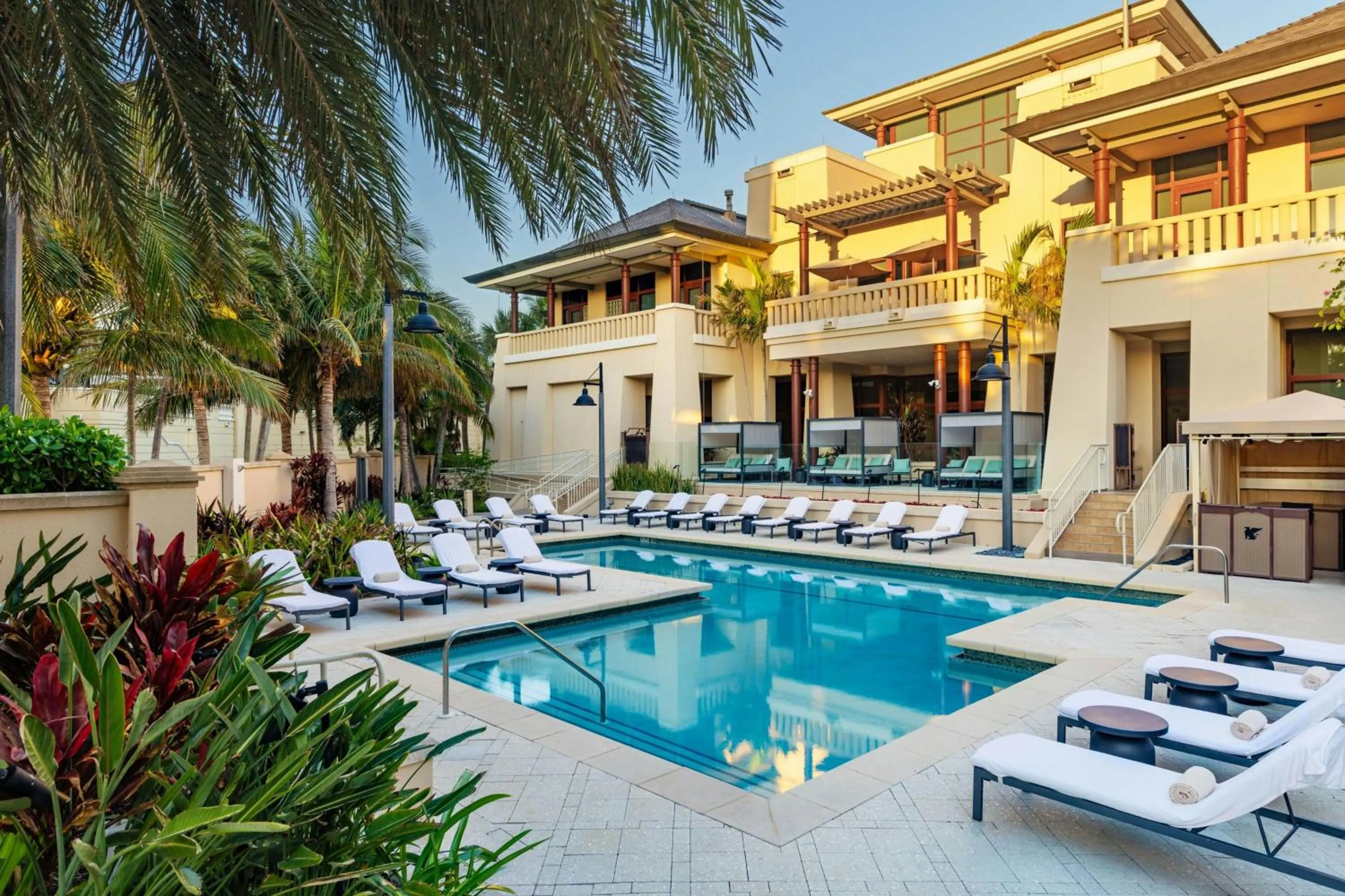 Swimming pool in JW Marriott Marco Island Beach Resort