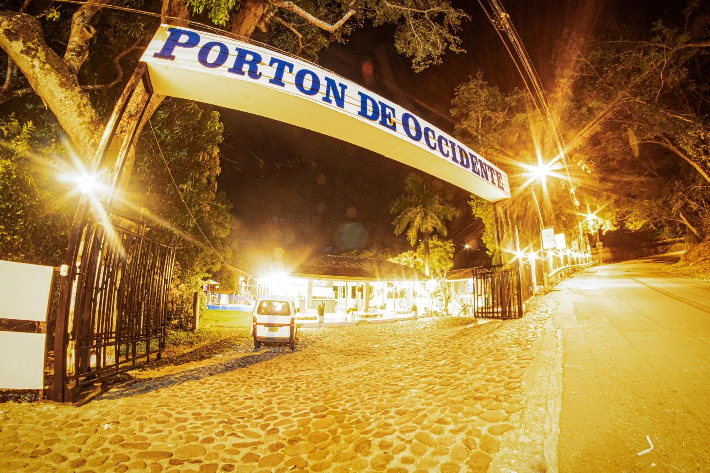 Portón de Occidente by Bernalo Hotels