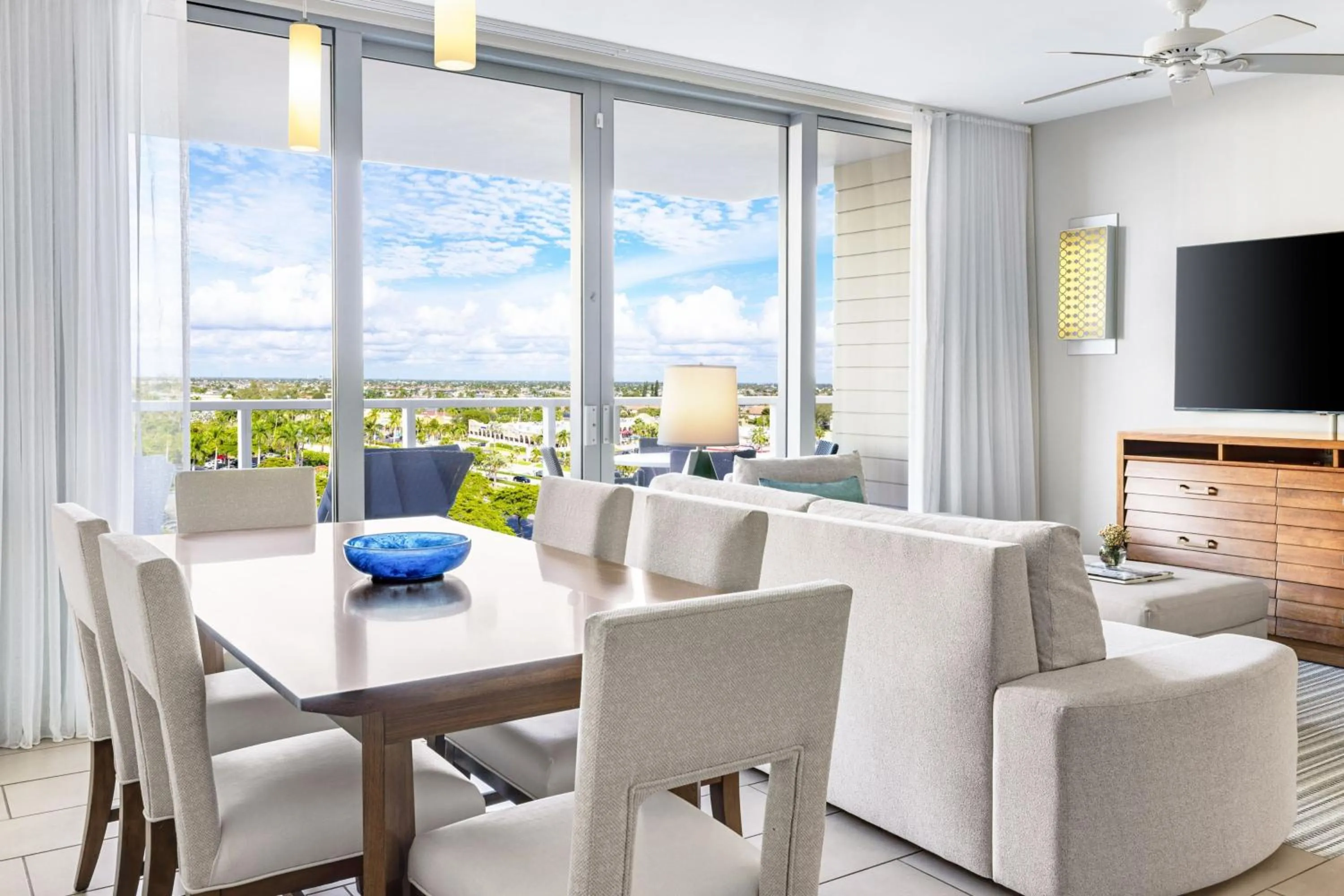 Living room in Marriott's Crystal Shores