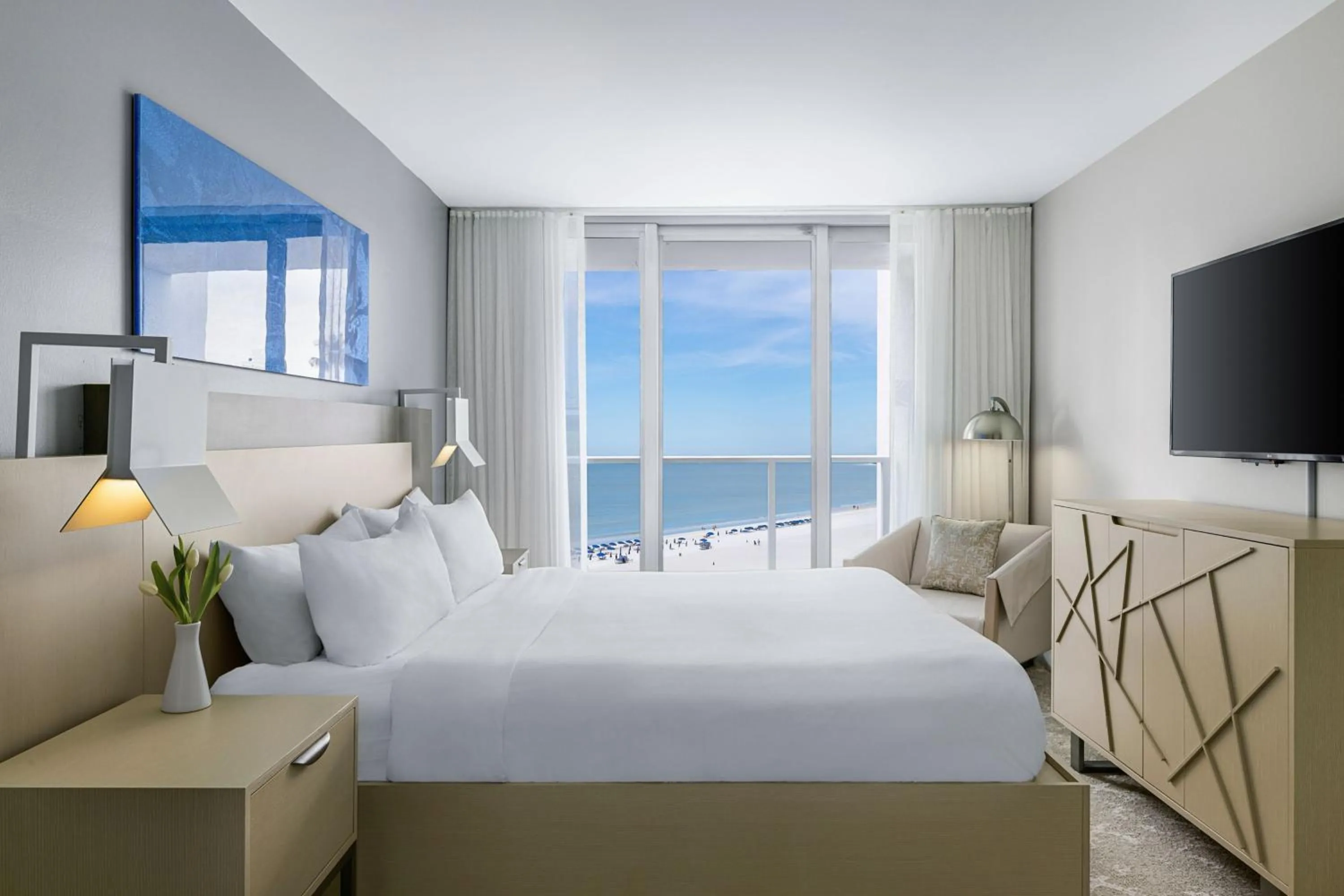 Bedroom, Bed in Marriott's Crystal Shores