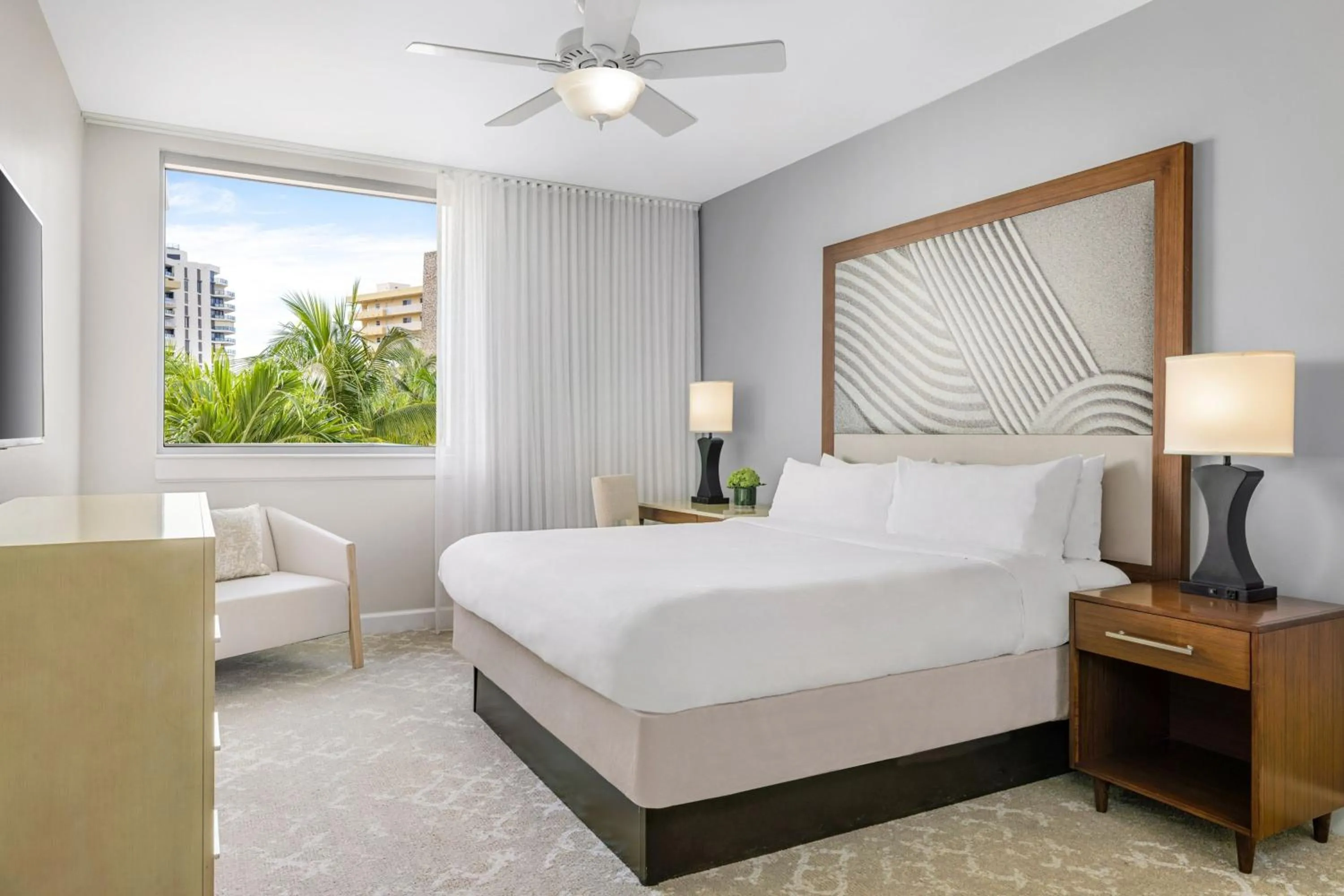 Bedroom, Bed in Marriott's Crystal Shores