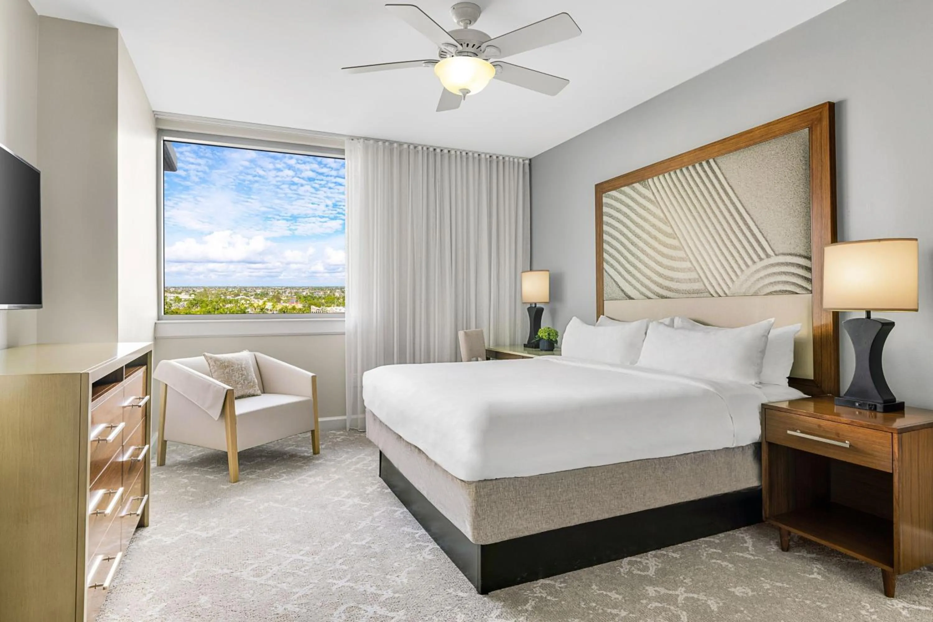Bedroom, Bed in Marriott's Crystal Shores