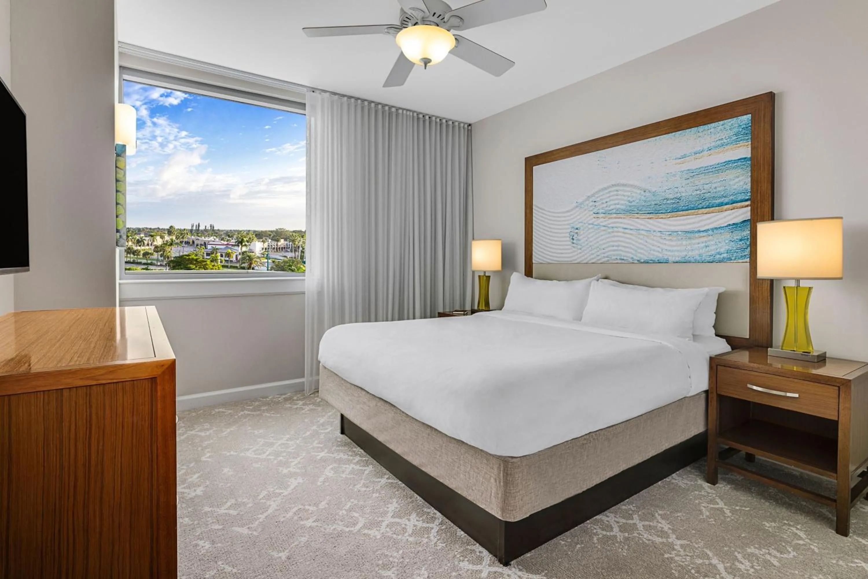 Bedroom, Bed in Marriott's Crystal Shores