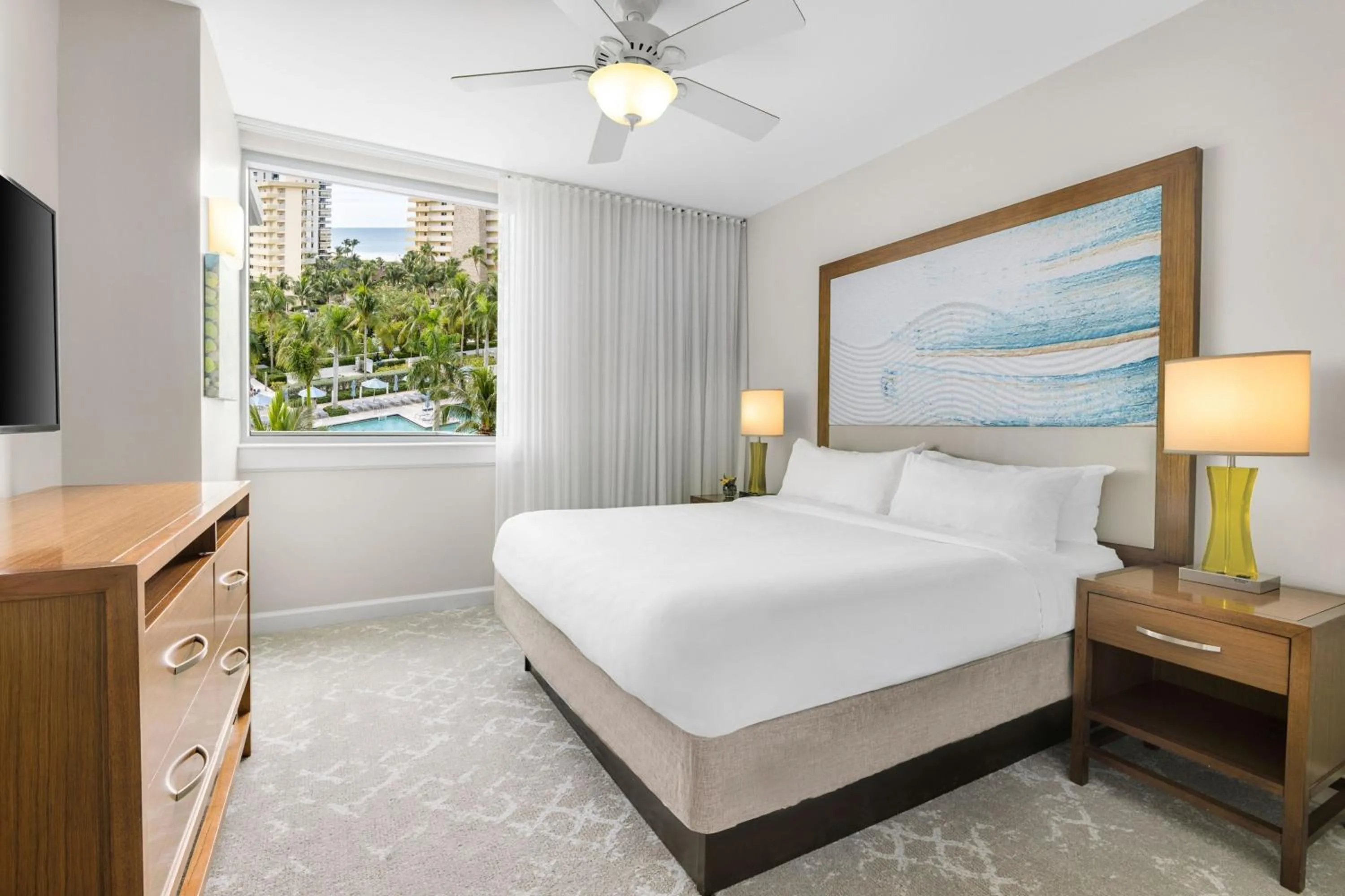 Bedroom, Bed in Marriott's Crystal Shores