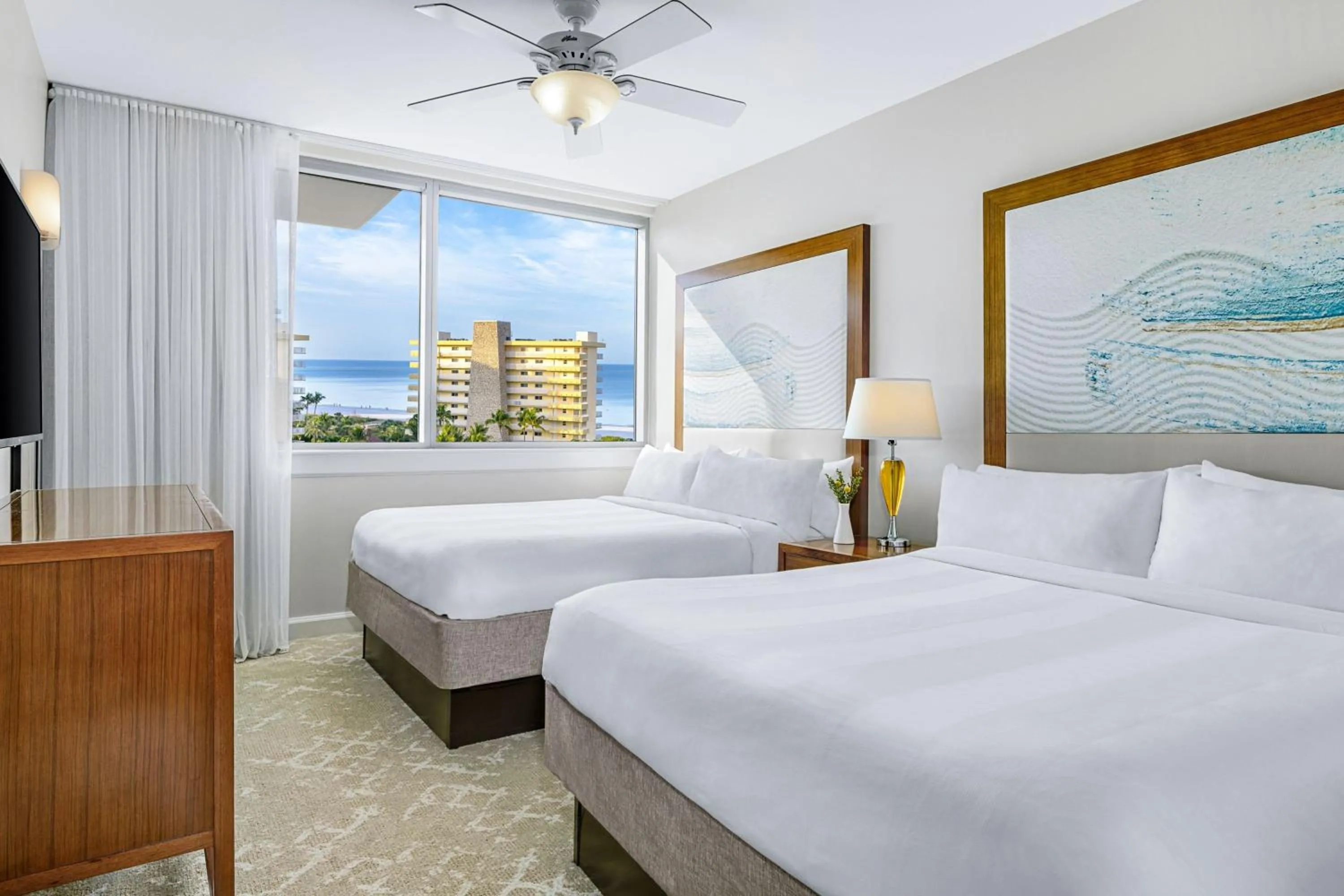 Swimming pool, Bed in Marriott's Crystal Shores