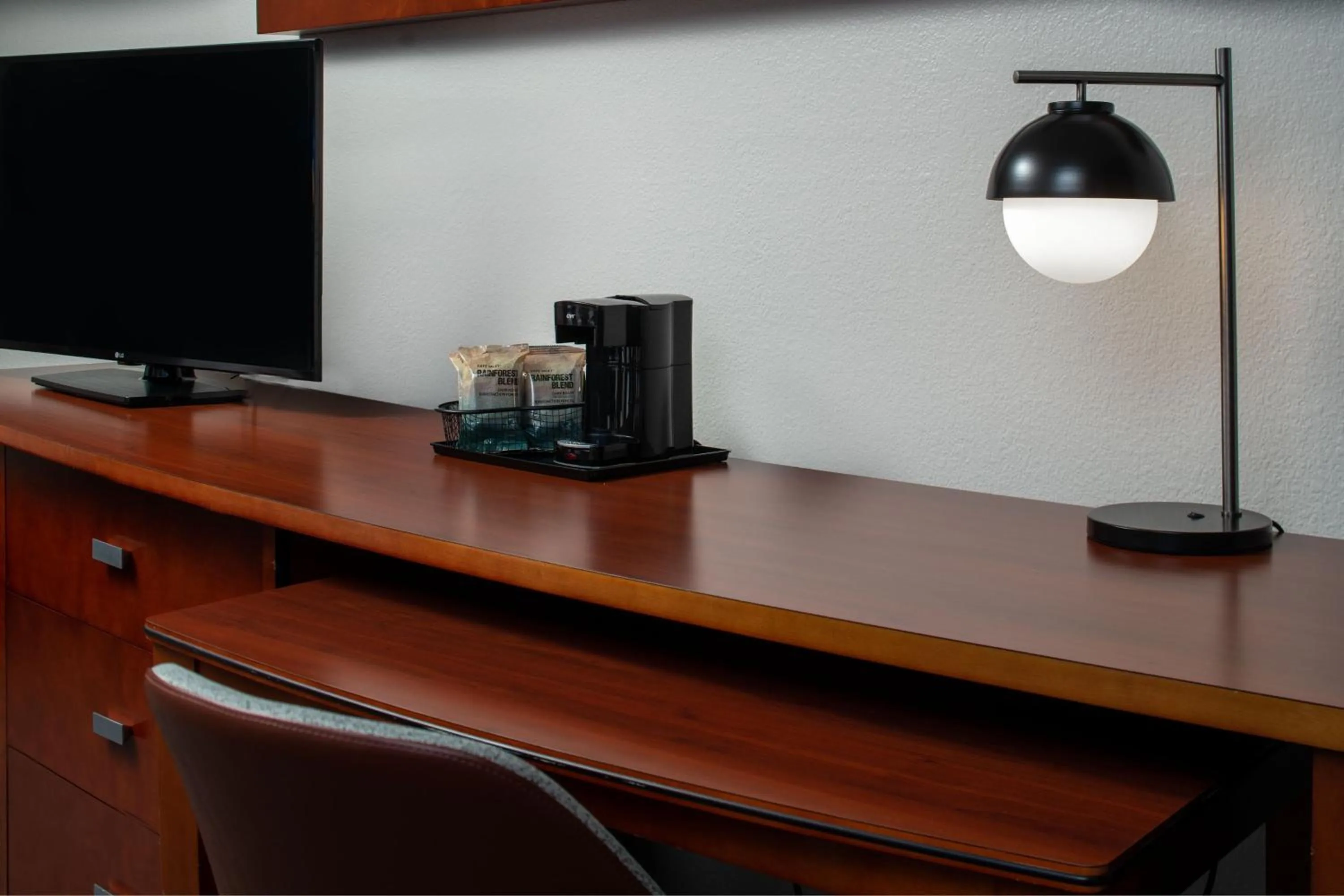 Photo of the whole room in Courtyard by Marriott Covington / Mandeville