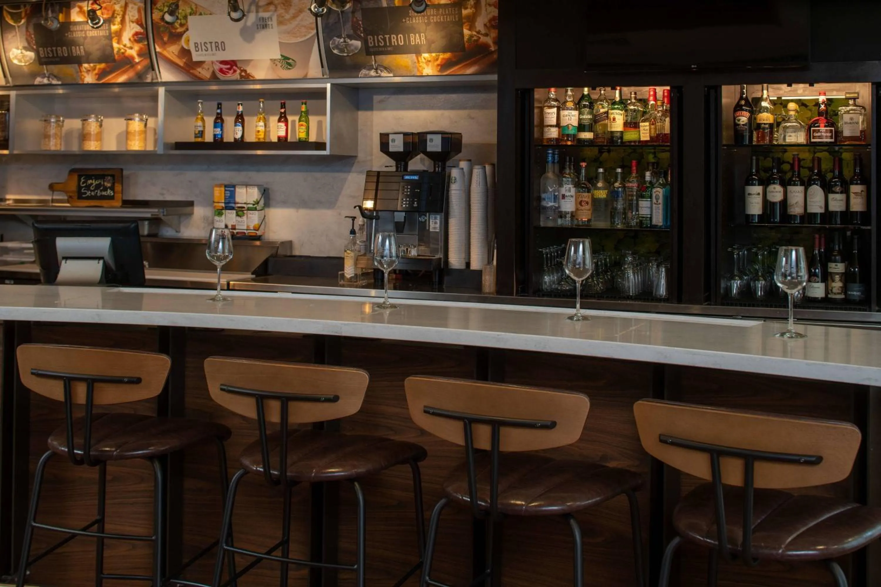 Lounge or bar in Courtyard by Marriott Covington / Mandeville