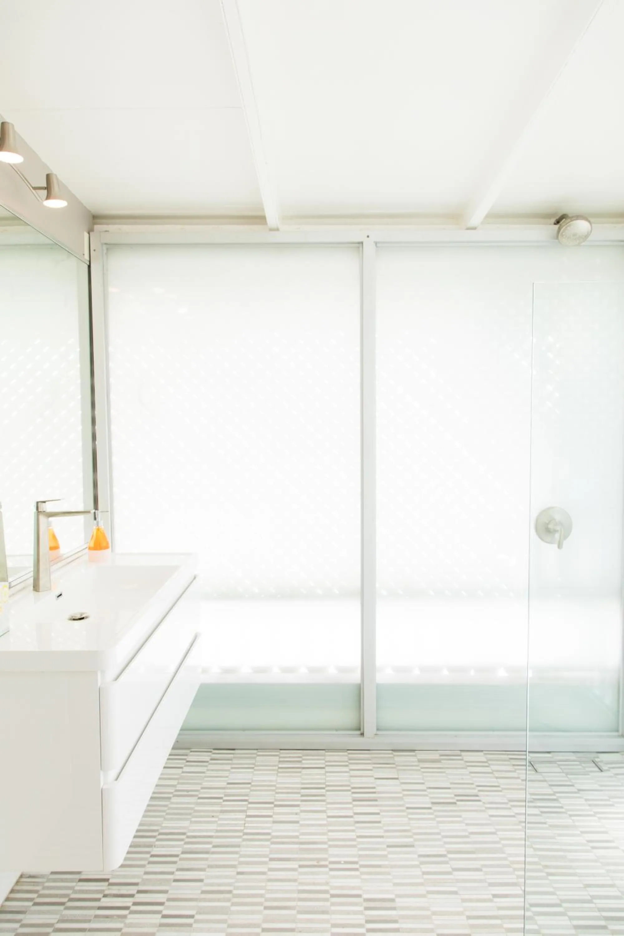 Shower, Bed in The Fred - Adults only Hotel