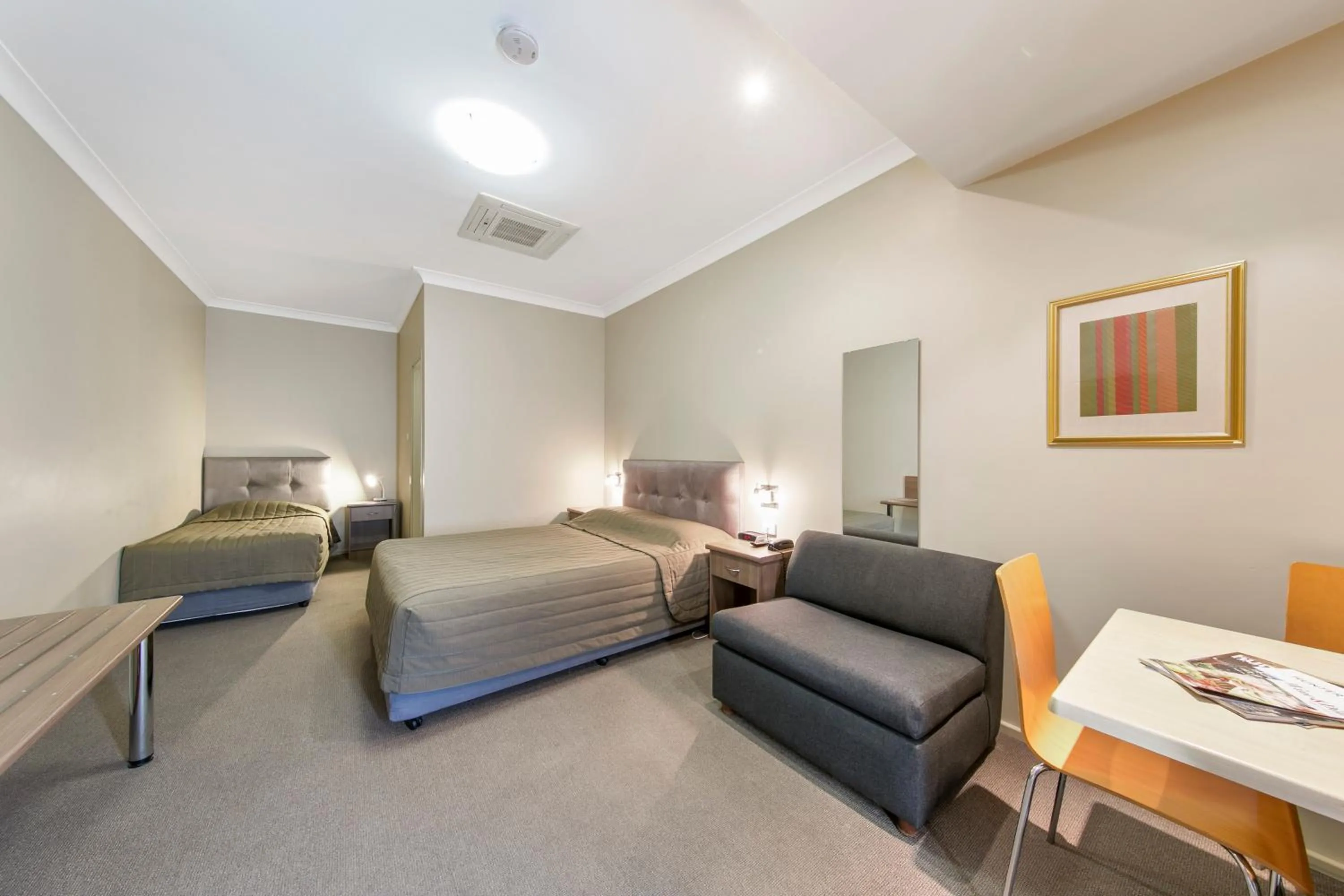 Photo of the whole room, Bed in Cessnock Motel