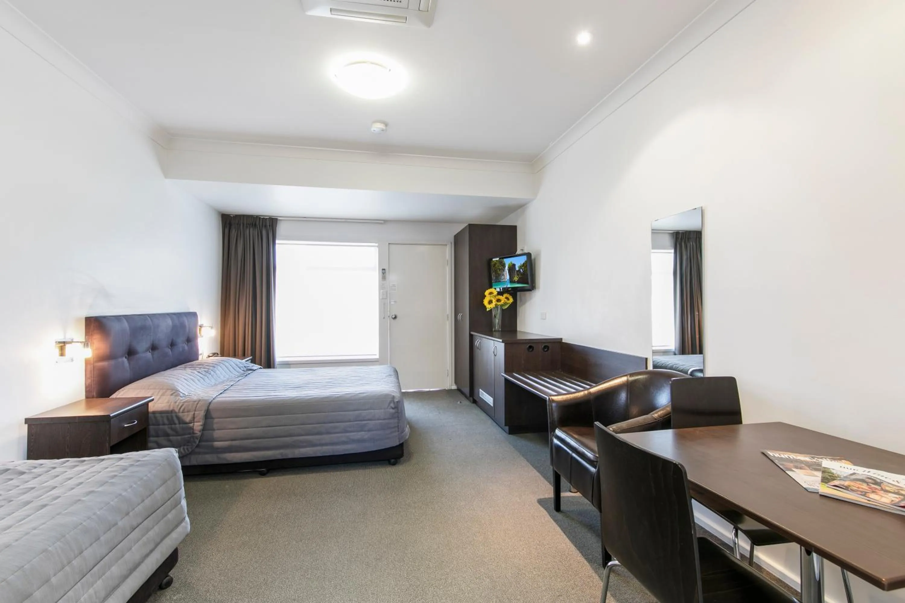 Photo of the whole room, Bed in Cessnock Motel