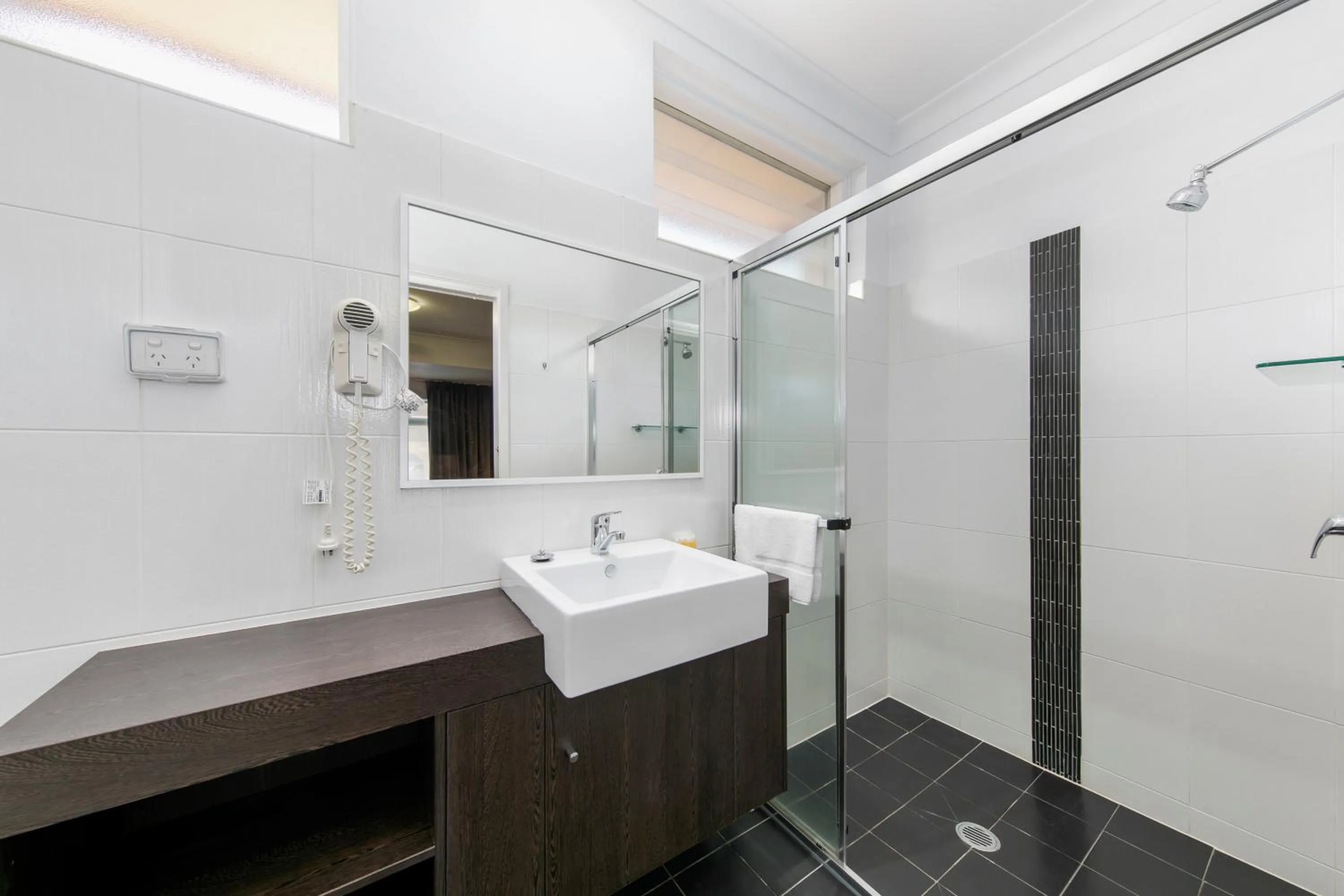 Bathroom in Cessnock Motel