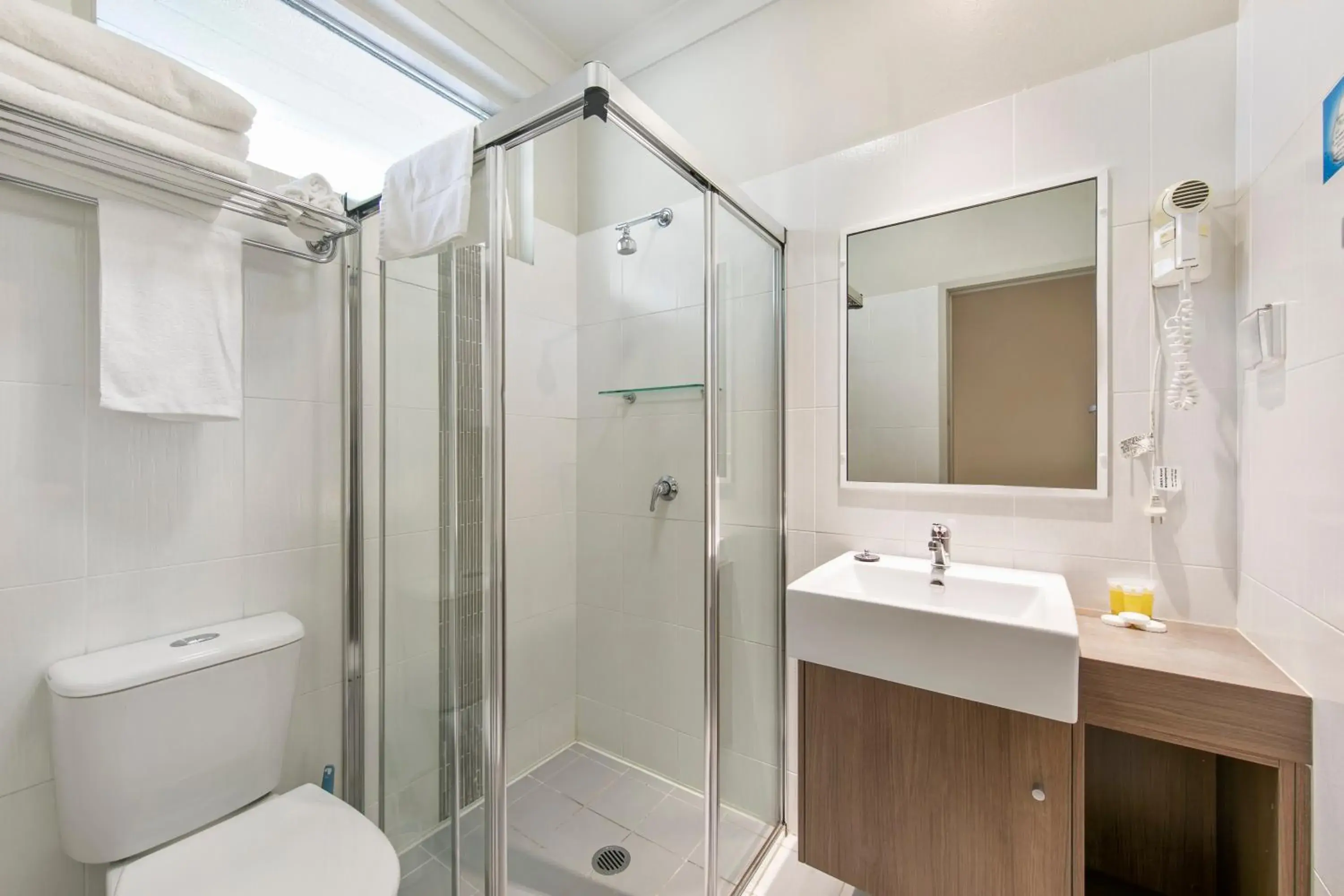 Bathroom in Cessnock Motel Bathroom in Cessnock Motel