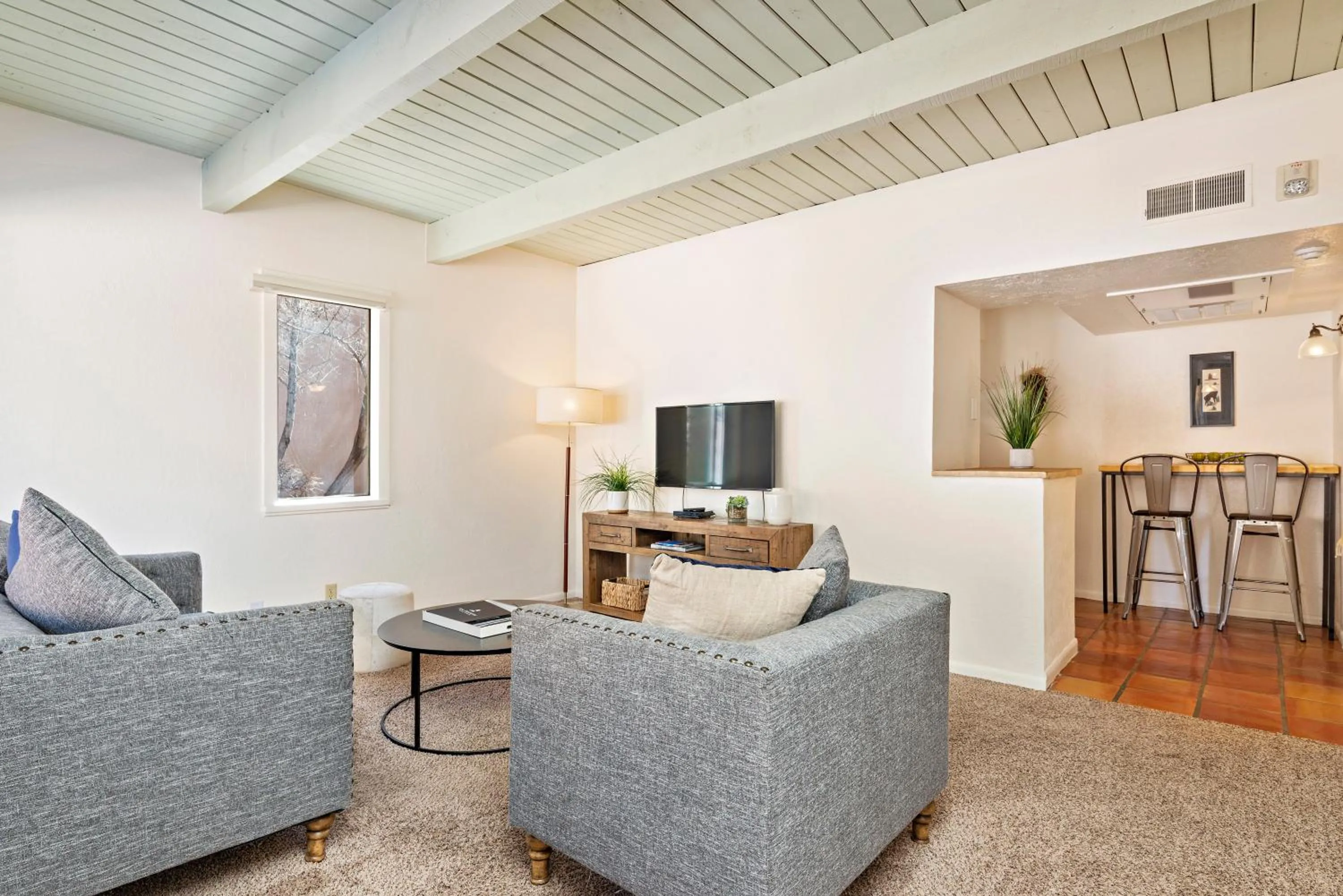 Living room in Fort Marcy Suites by All Seasons Resort Lodging