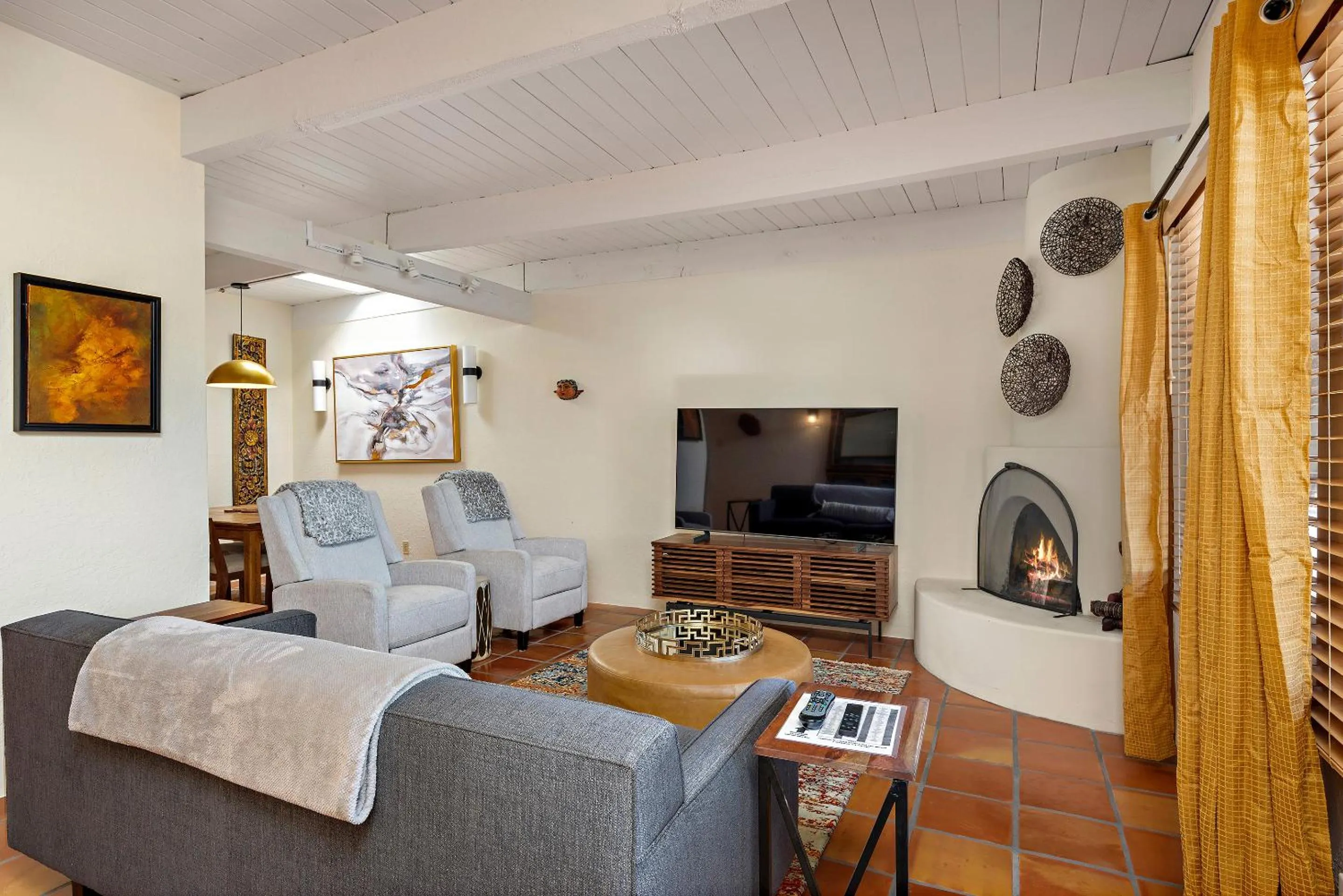 Living room in Fort Marcy Suites by All Seasons Resort Lodging