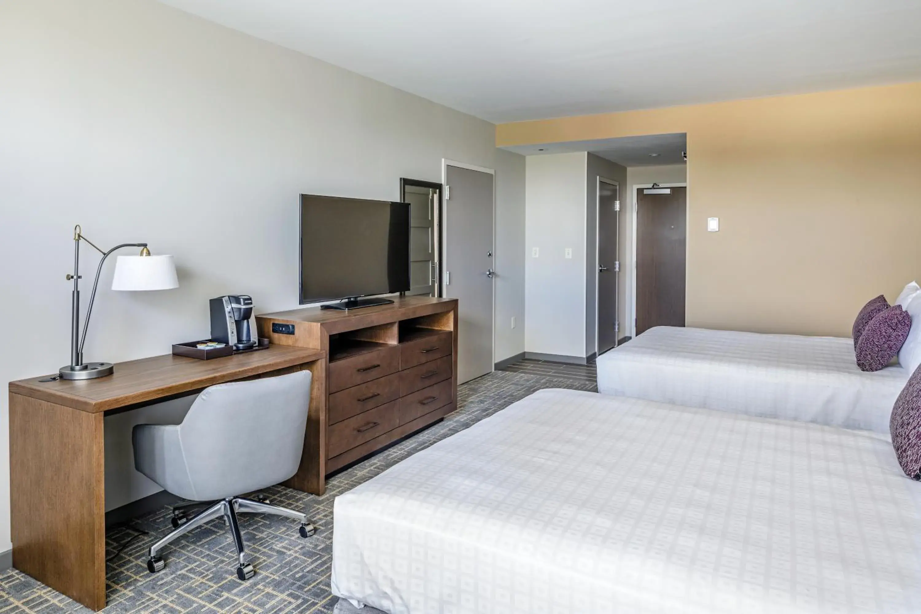 Bed in Hotel Madison & Shenandoah Conference Ctr. Bed in Hotel Madison & Shenandoah Conference Ctr.