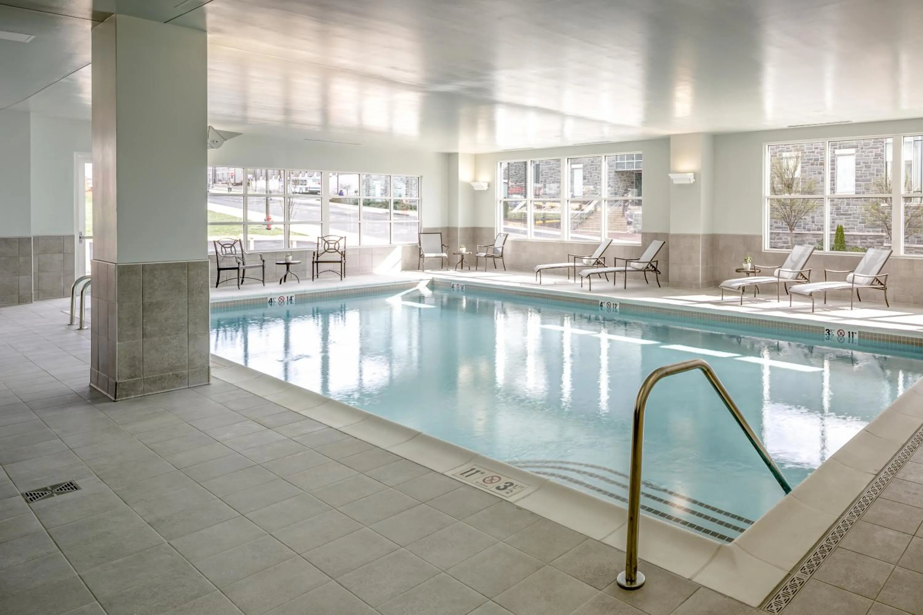 Swimming pool in Hotel Madison & Shenandoah Conference Ctr.