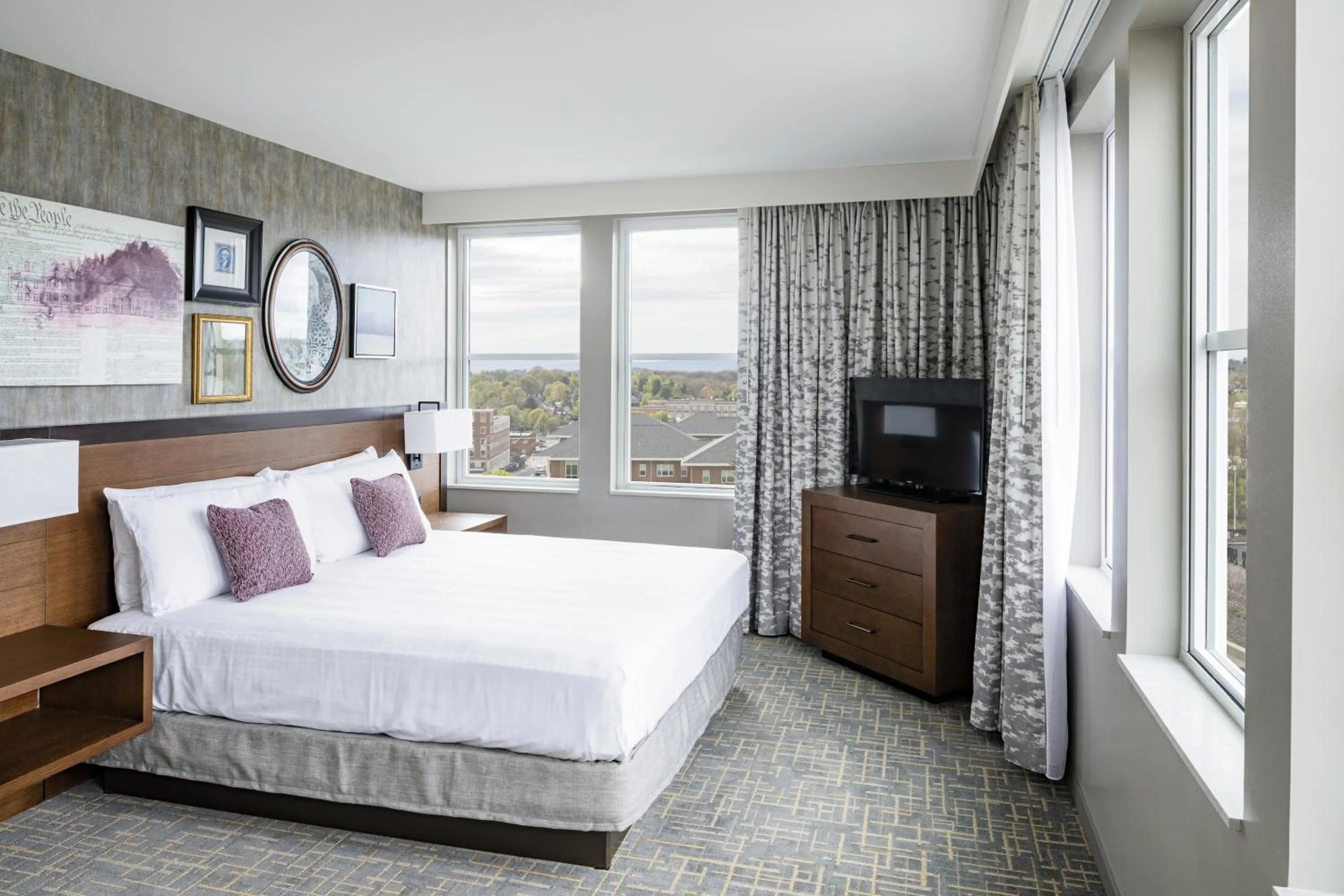 Bedroom, Bed in Hotel Madison & Shenandoah Conference Ctr.