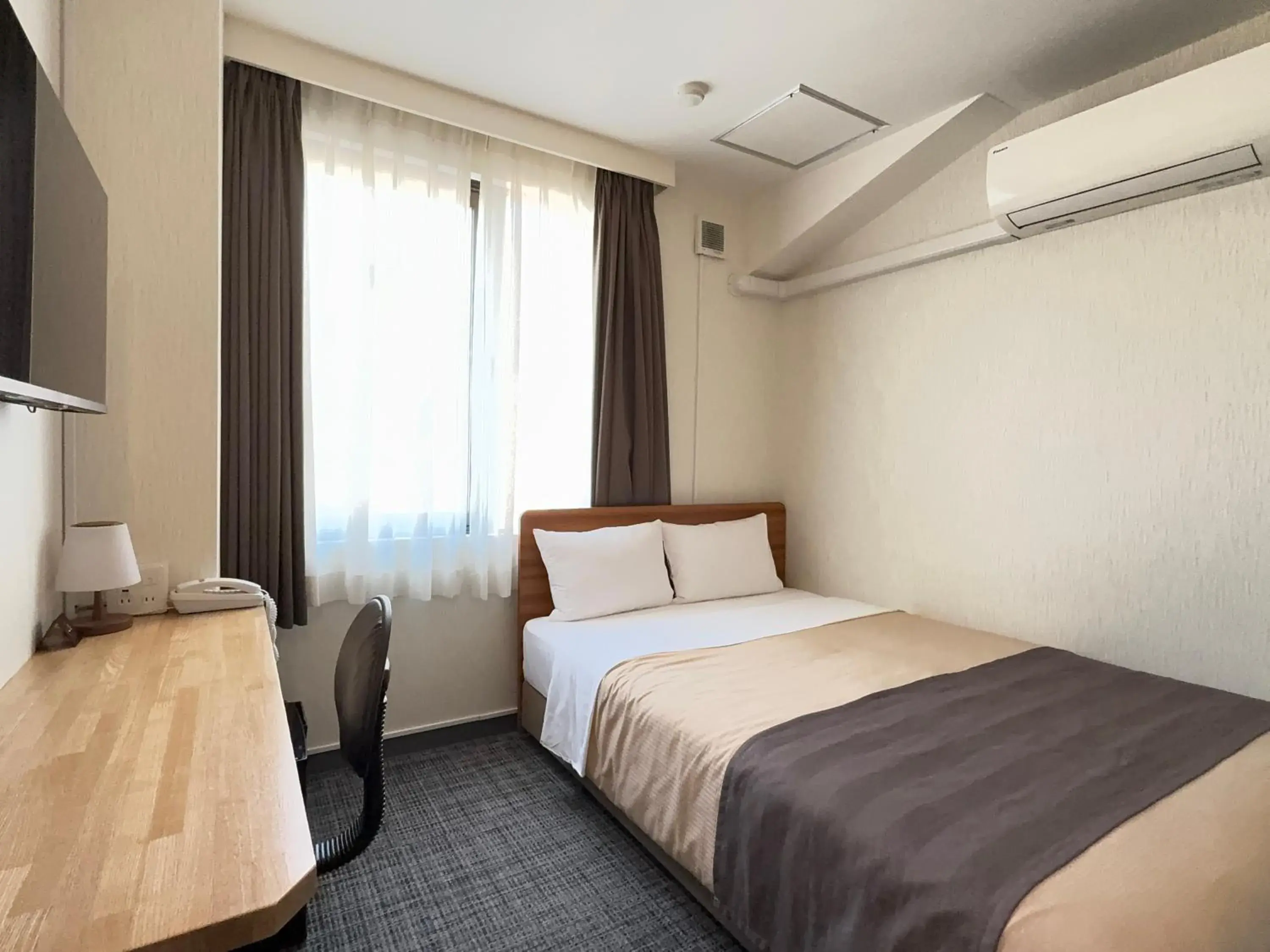 Bed in Tokyo Ueno New Izu Hotel Bed in Tokyo Ueno New Izu Hotel