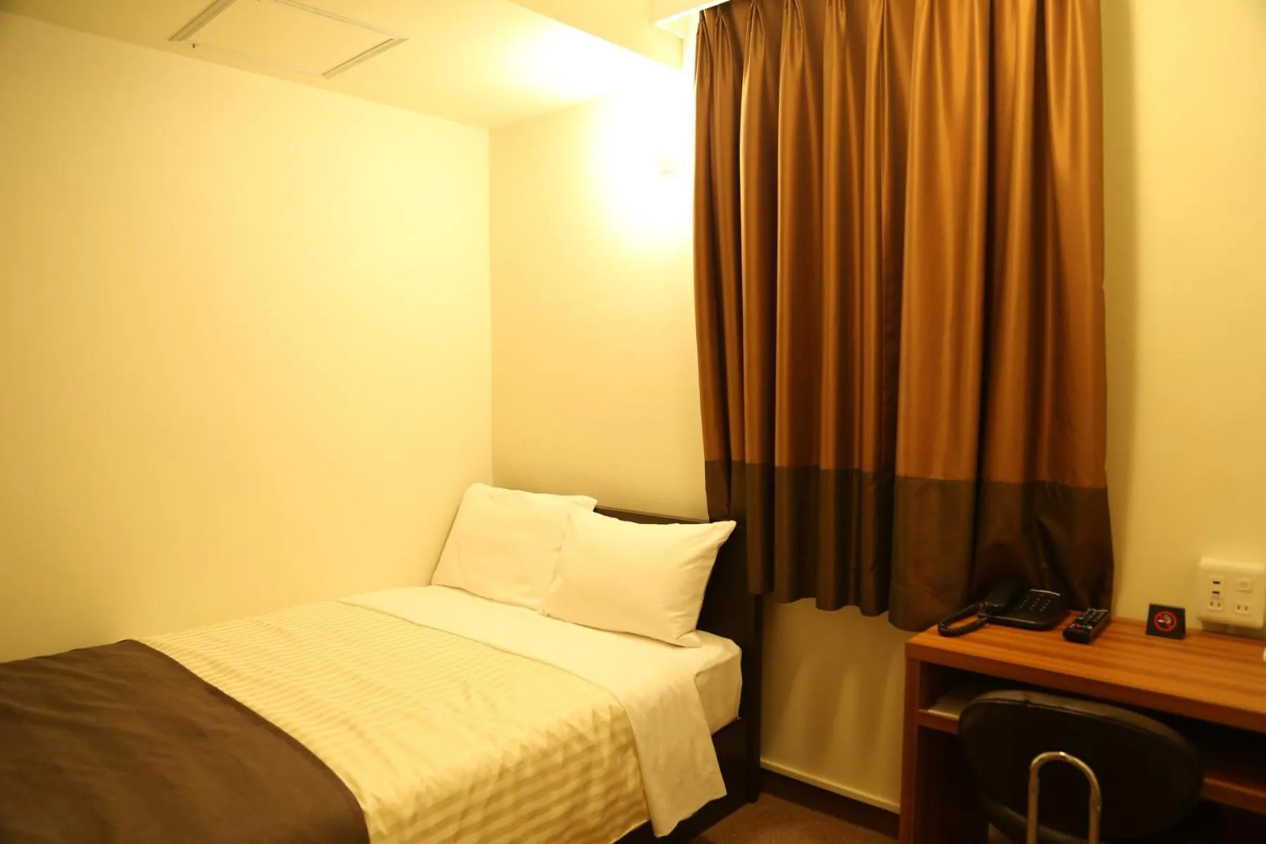 Bed in Tokyo Ueno New Izu Hotel