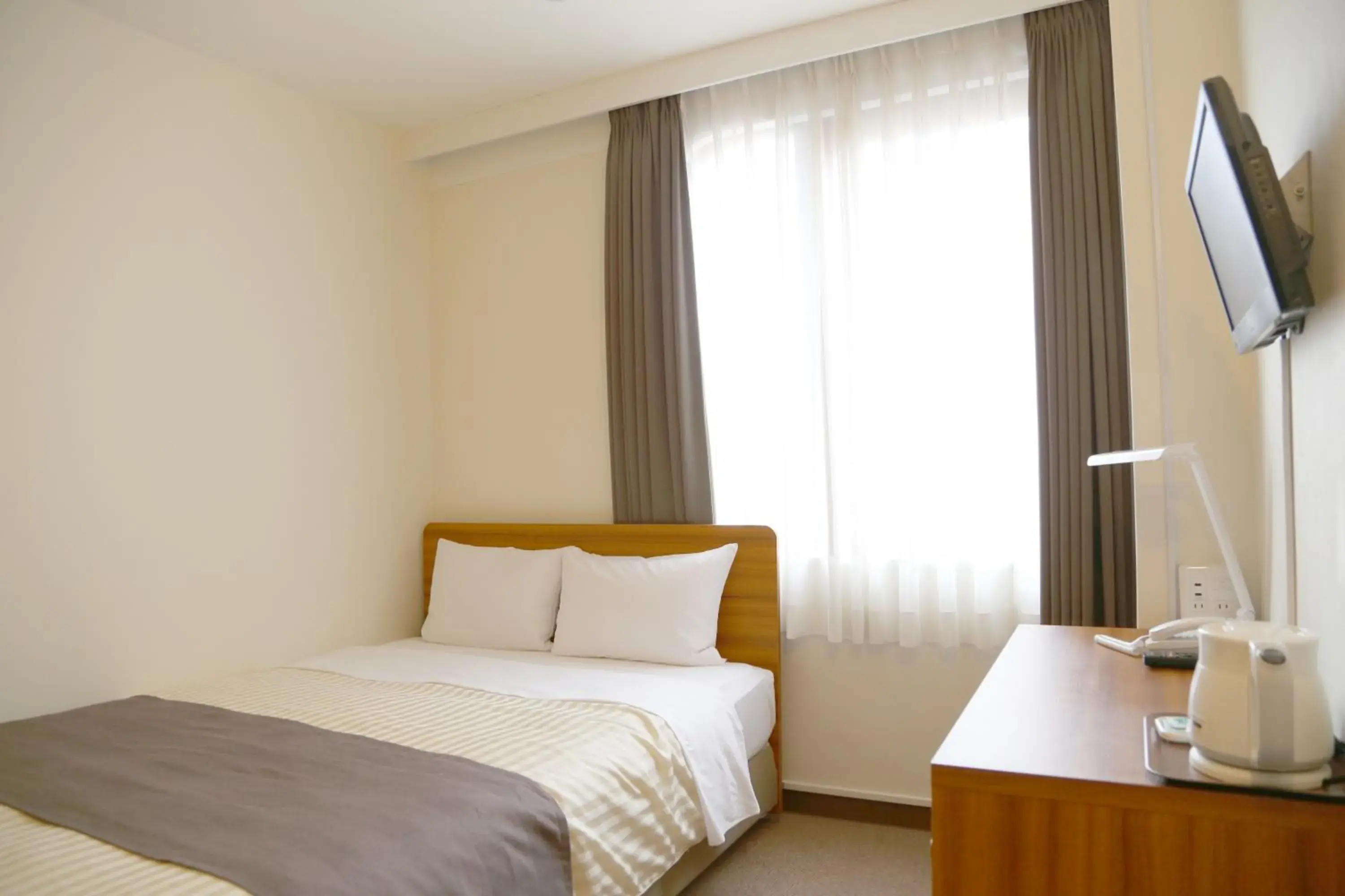 Bed in Tokyo Ueno New Izu Hotel Bed in Tokyo Ueno New Izu Hotel