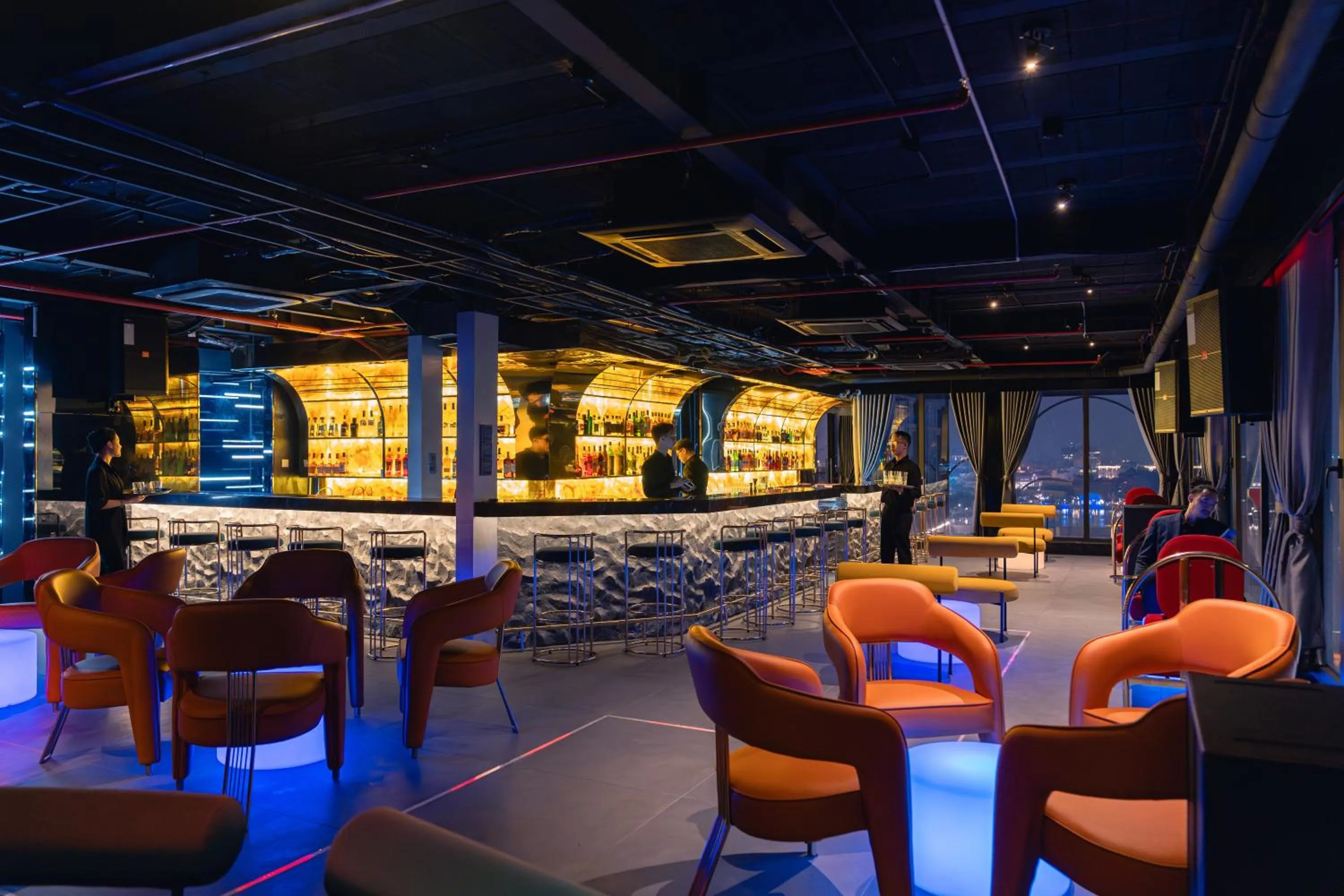 Lounge or bar in MAY DE VILLE Lakeside Hotel