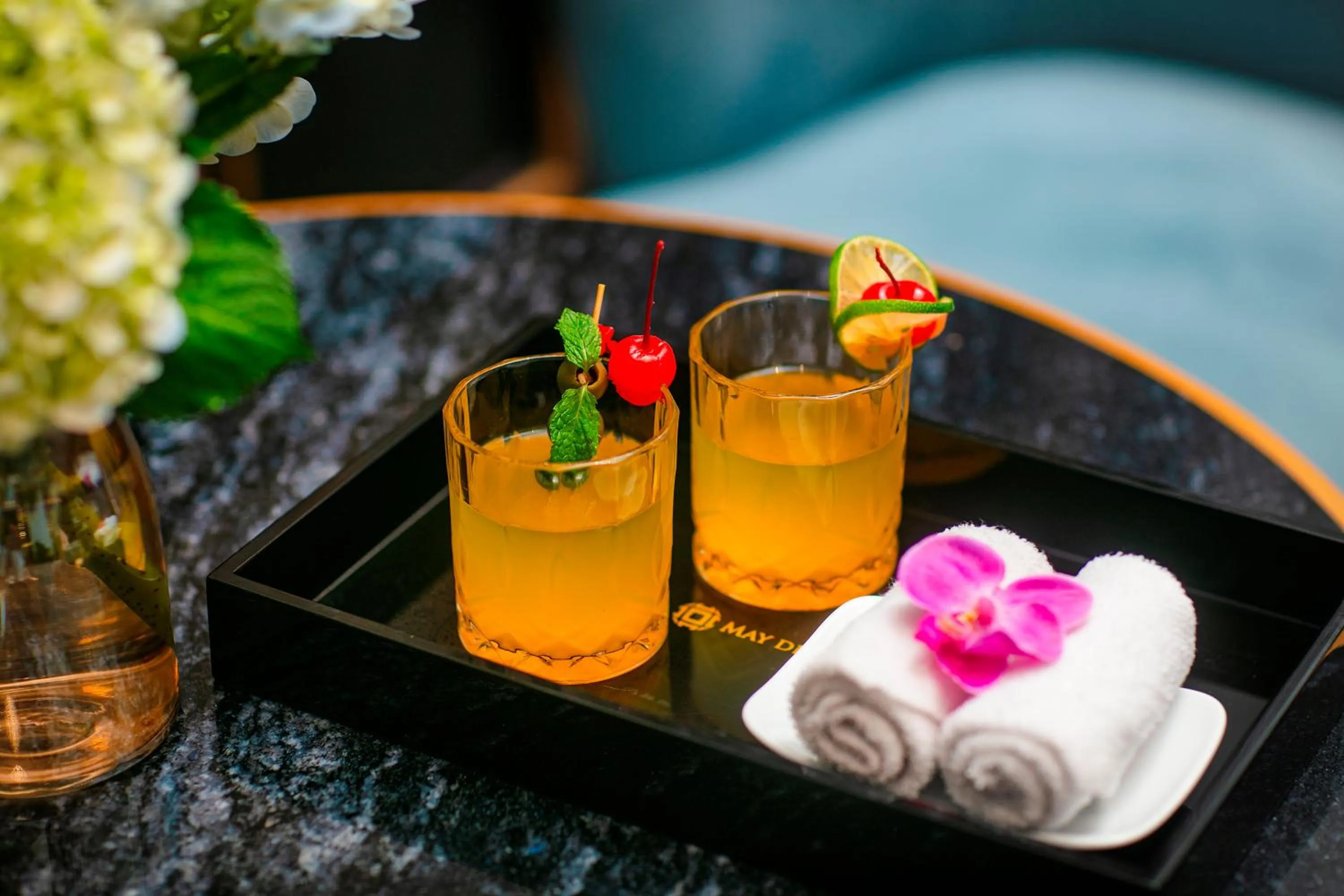 Drinks in MAY DE VILLE Lakeside Hotel