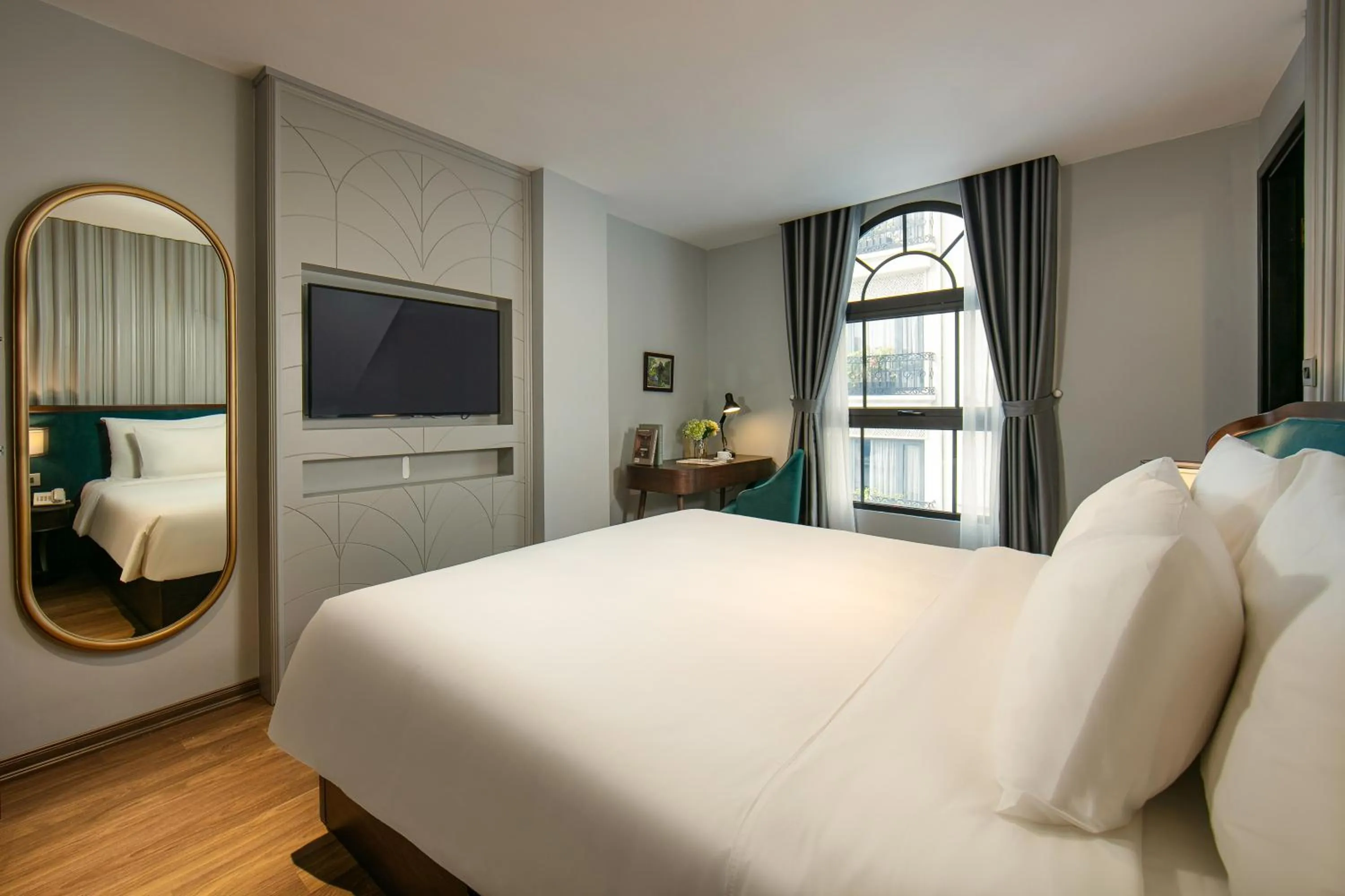 Bed in MAY DE VILLE Lakeside Hotel