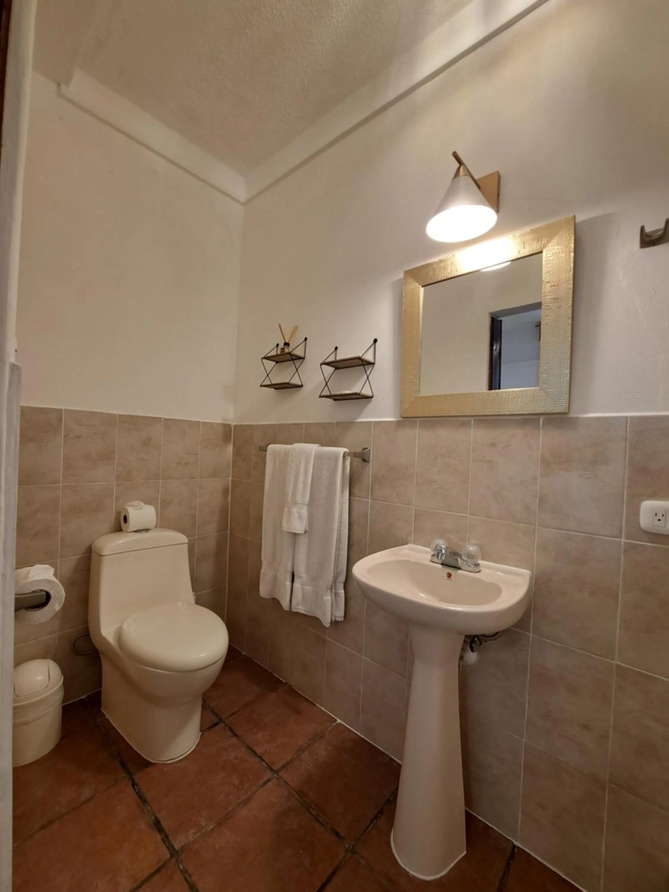 Bathroom in Yellow House Hostel B&B