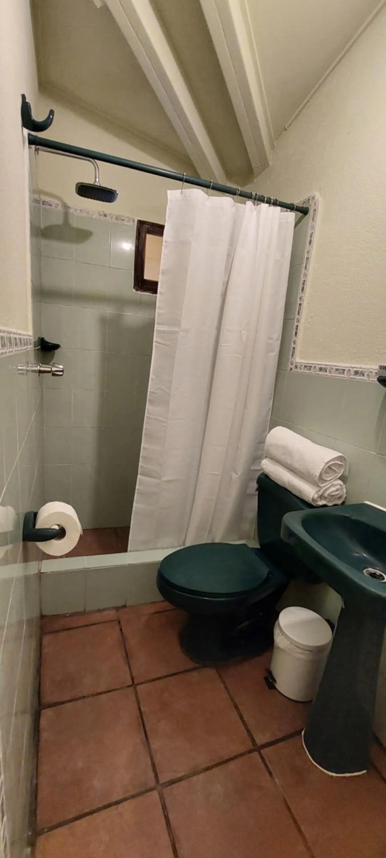 Shower in Yellow House Hostel B&B