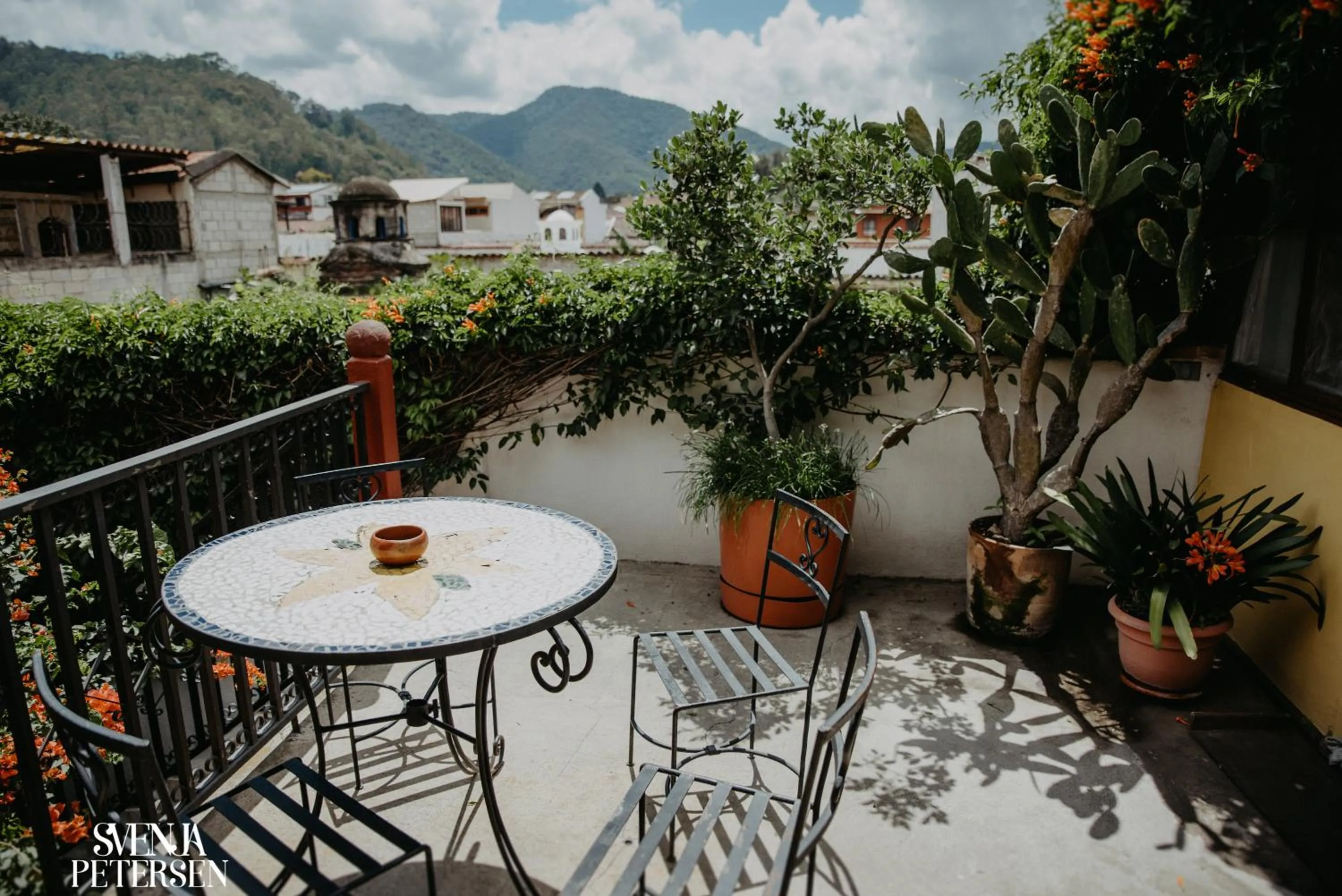 Patio in Yellow House Hostel B&B