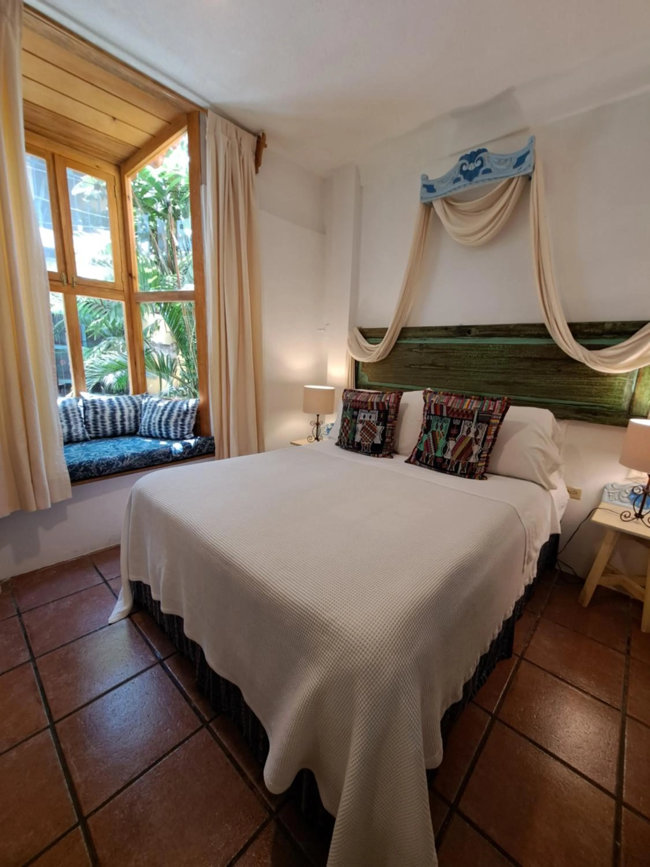 Photo of the whole room, Bed in Yellow House Hostel B&B
