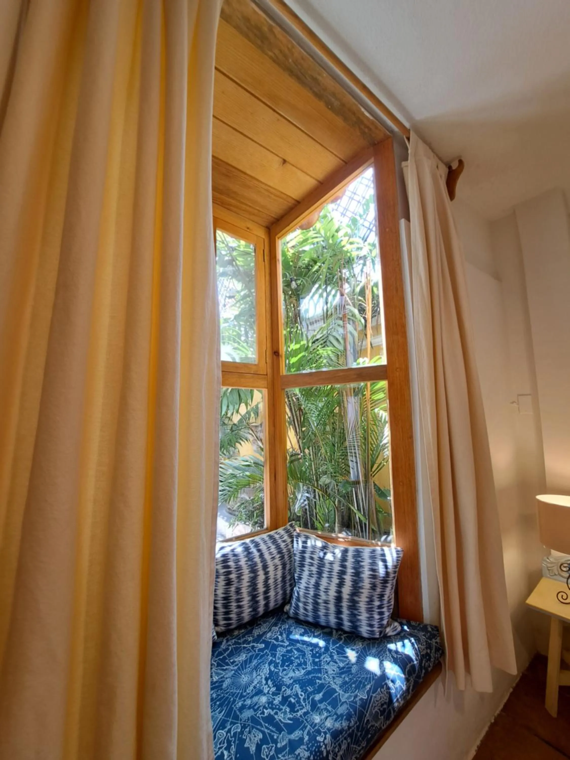 Photo of the whole room, Bed in Yellow House Hostel B&B